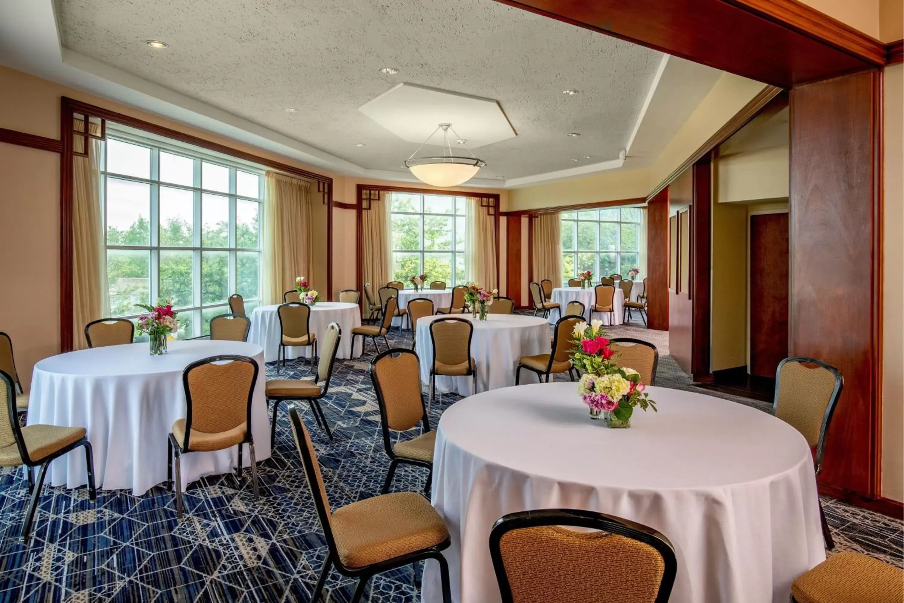 Meeting/conference room, Restaurant/Places to Eat in Sheraton Boston Needham Hotel