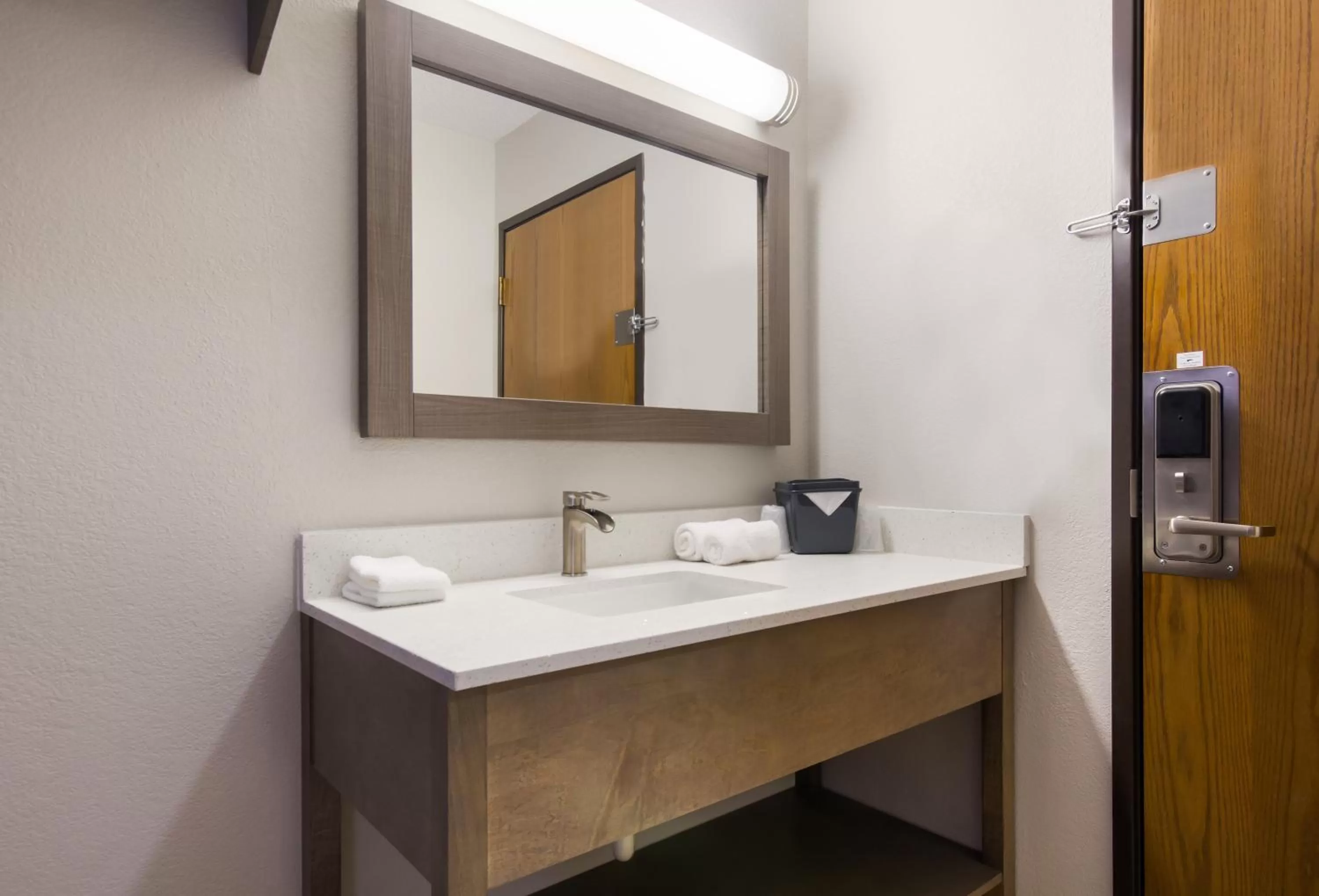 Bathroom in Red Roof Inn Lawrenceburg