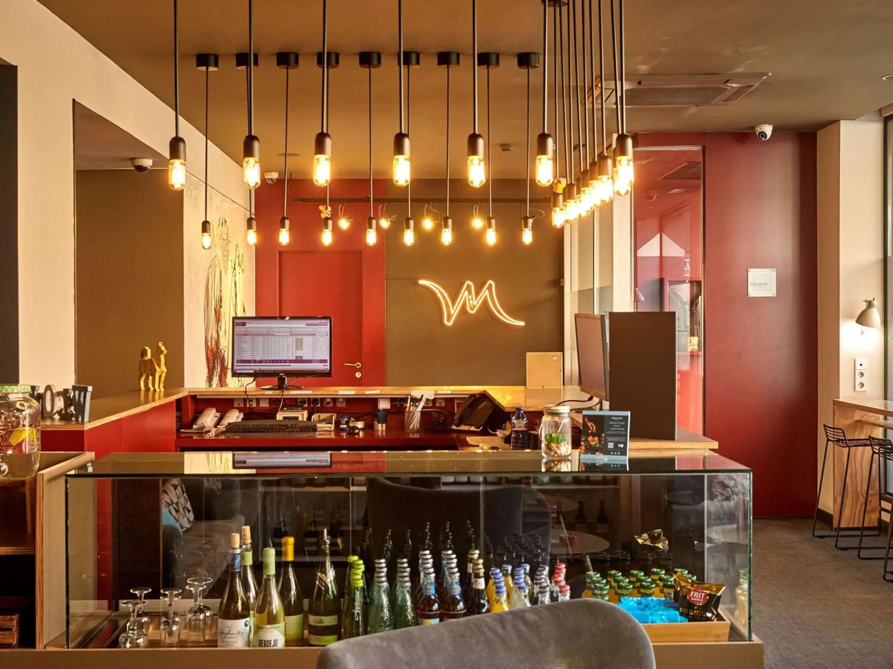 Lounge or bar in Mercure Alberta Barcelona