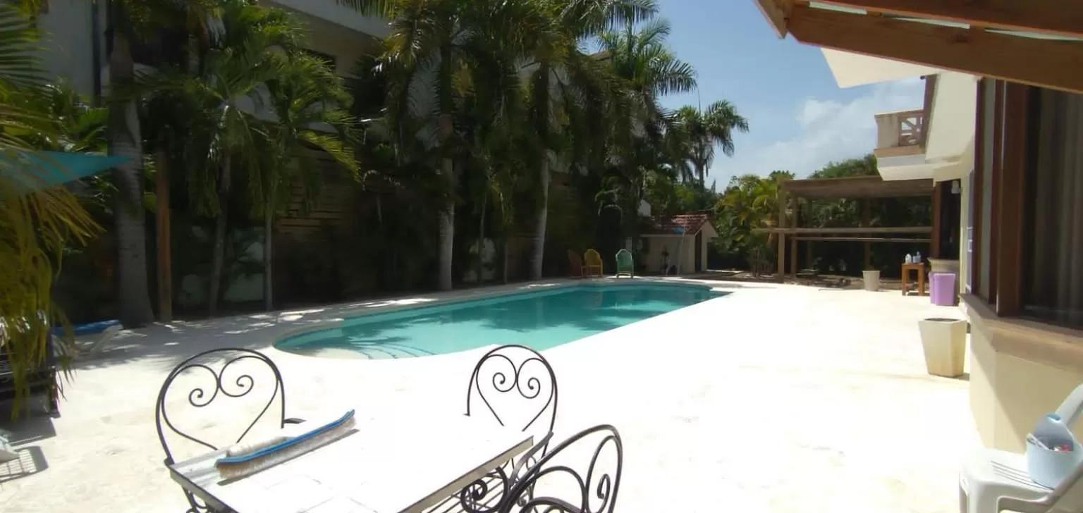 Swimming pool in B&B Pavillion