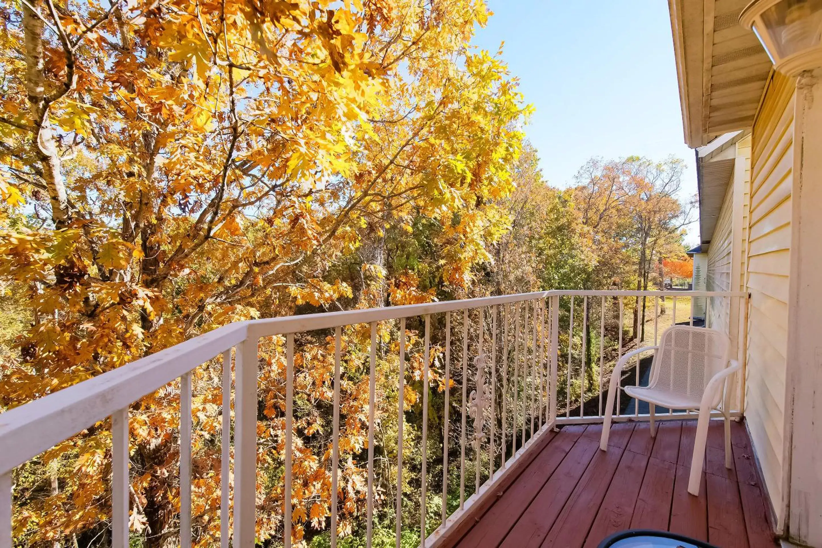 View (from property/room), Balcony/Terrace in Hotel O Eureka Springs - Christ of Ozark Area