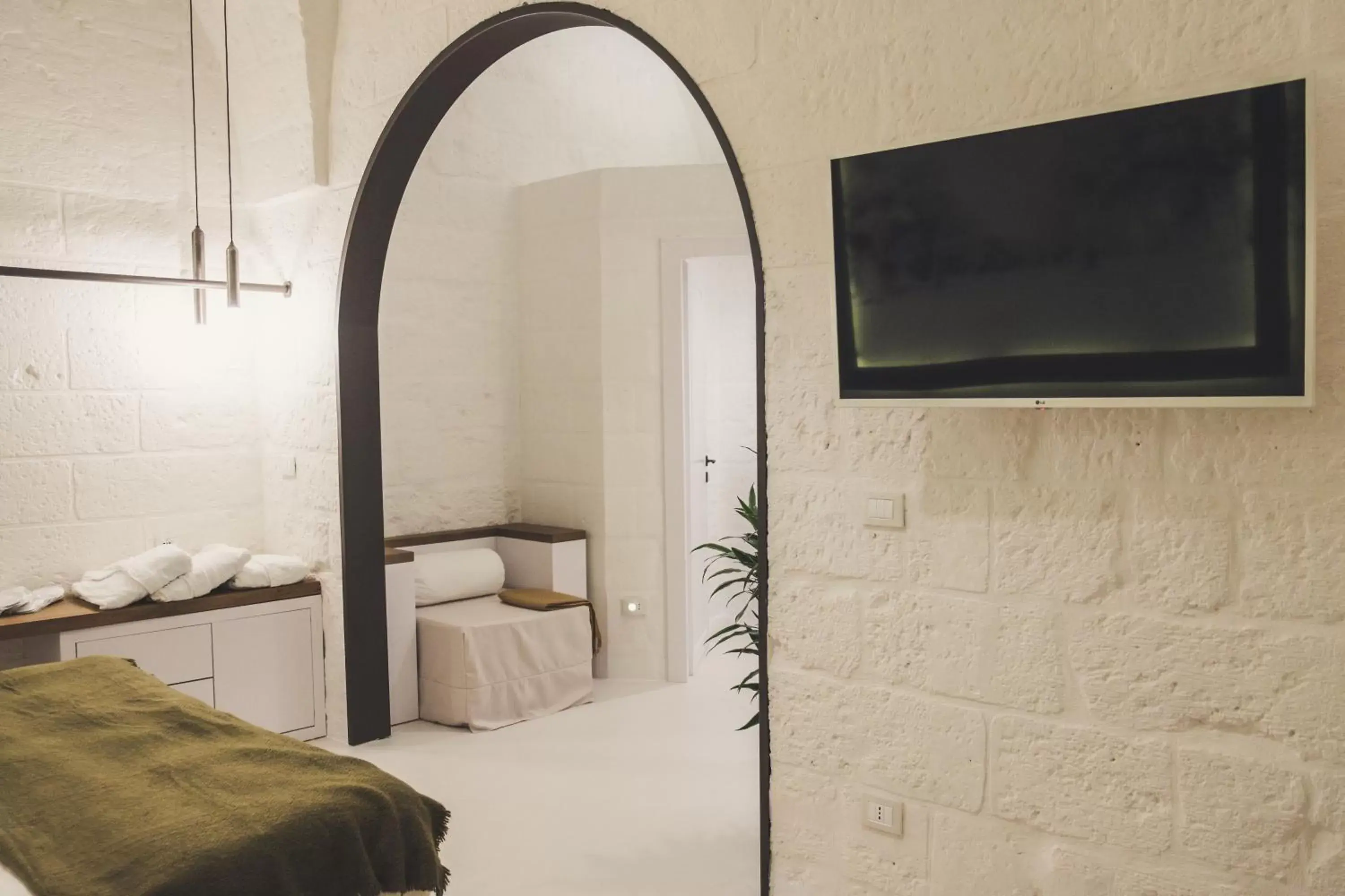 Communal lounge/ TV room, TV/Entertainment Center in AL PALAZZO La Dimora by Apulia Hospitality