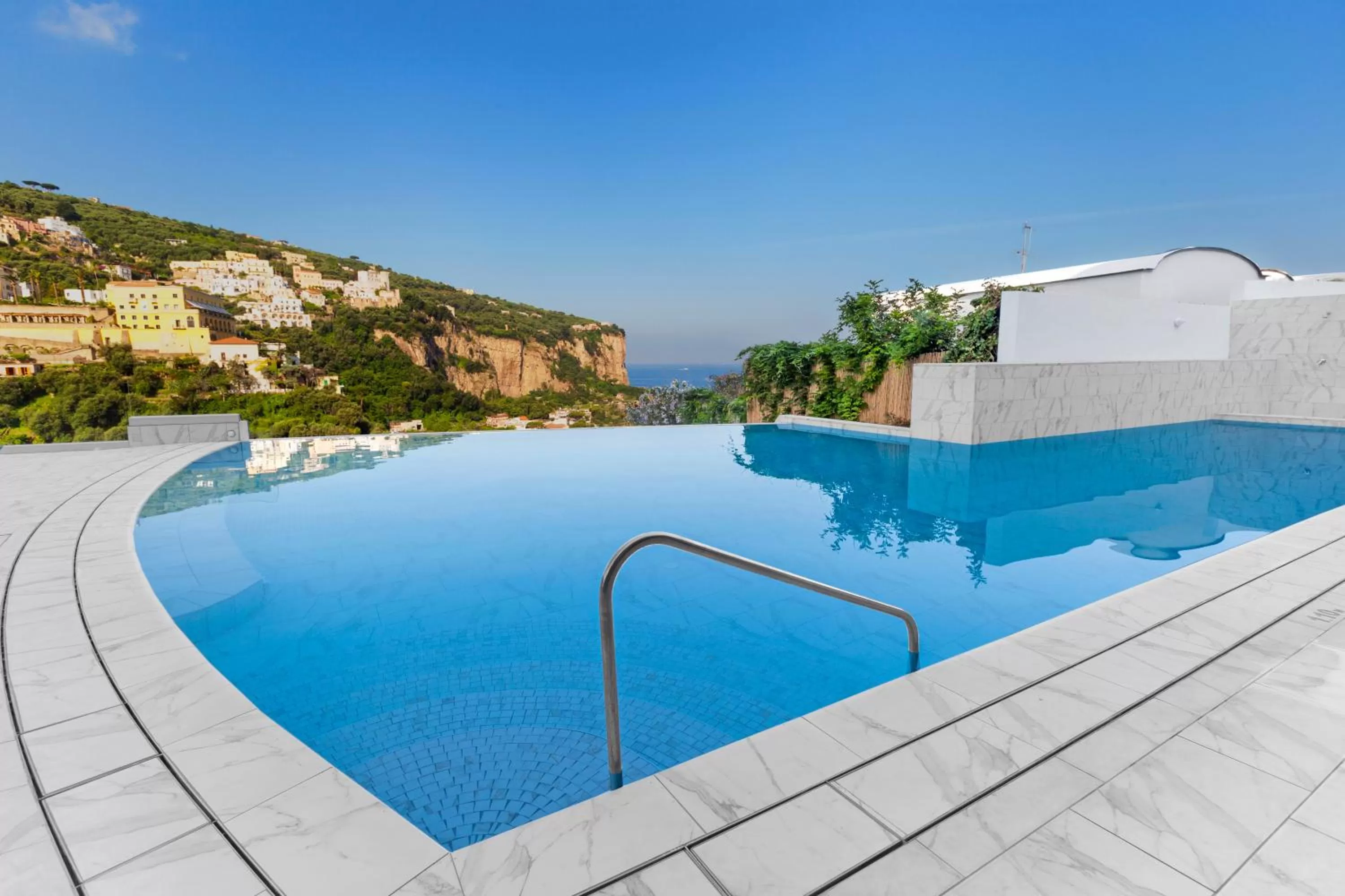 Swimming pool in Hotel Mary