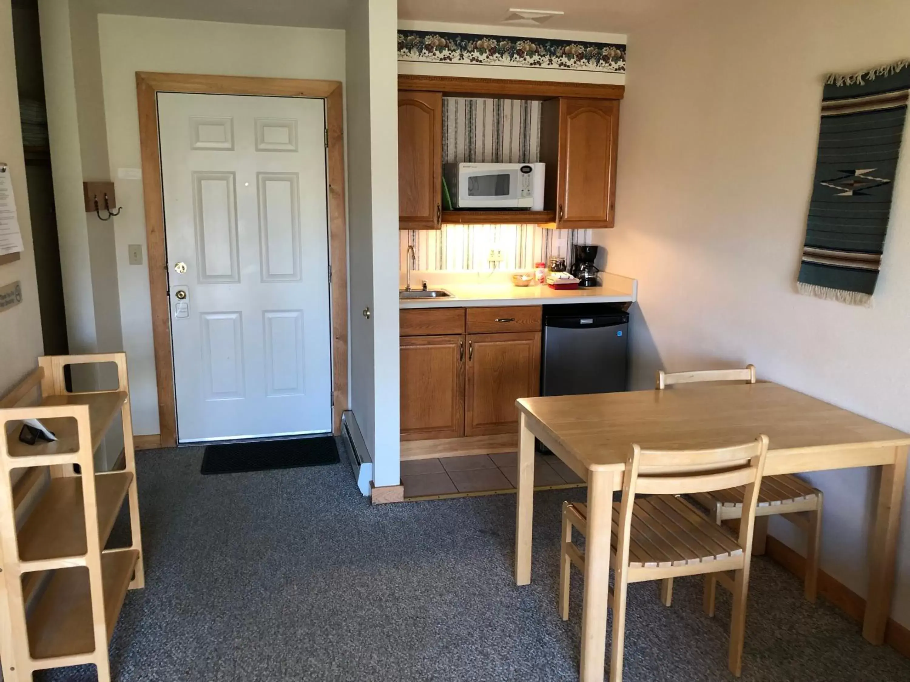 Coffee/tea facilities, Kitchen/Kitchenette in River Run Inn