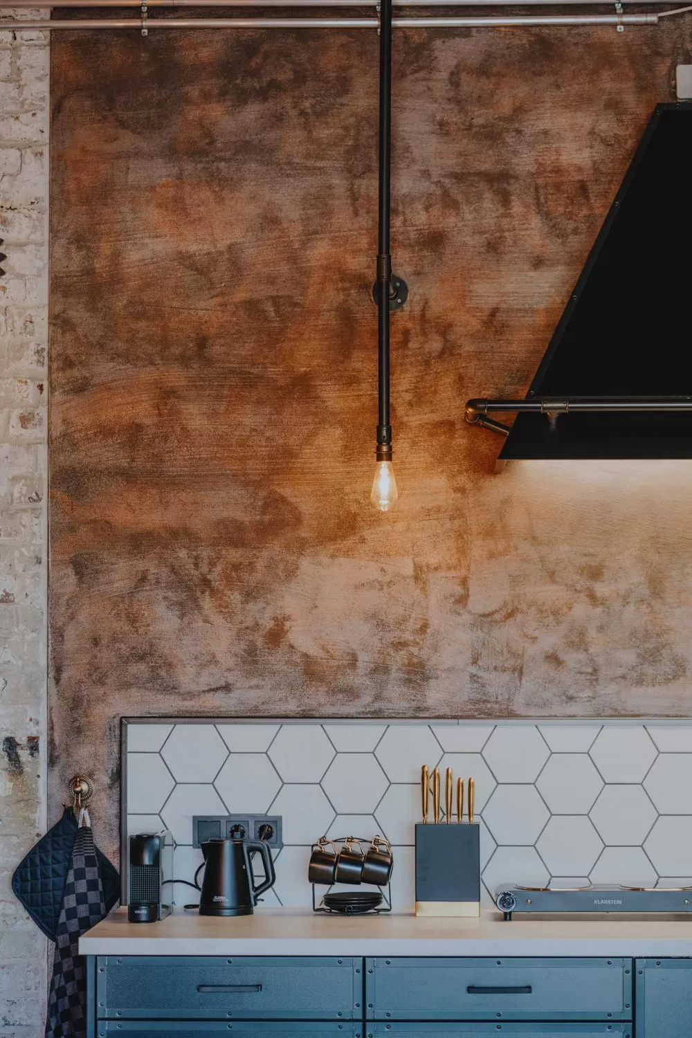 Coffee/tea facilities in V8 Hotel Köln at MOTORWORLD