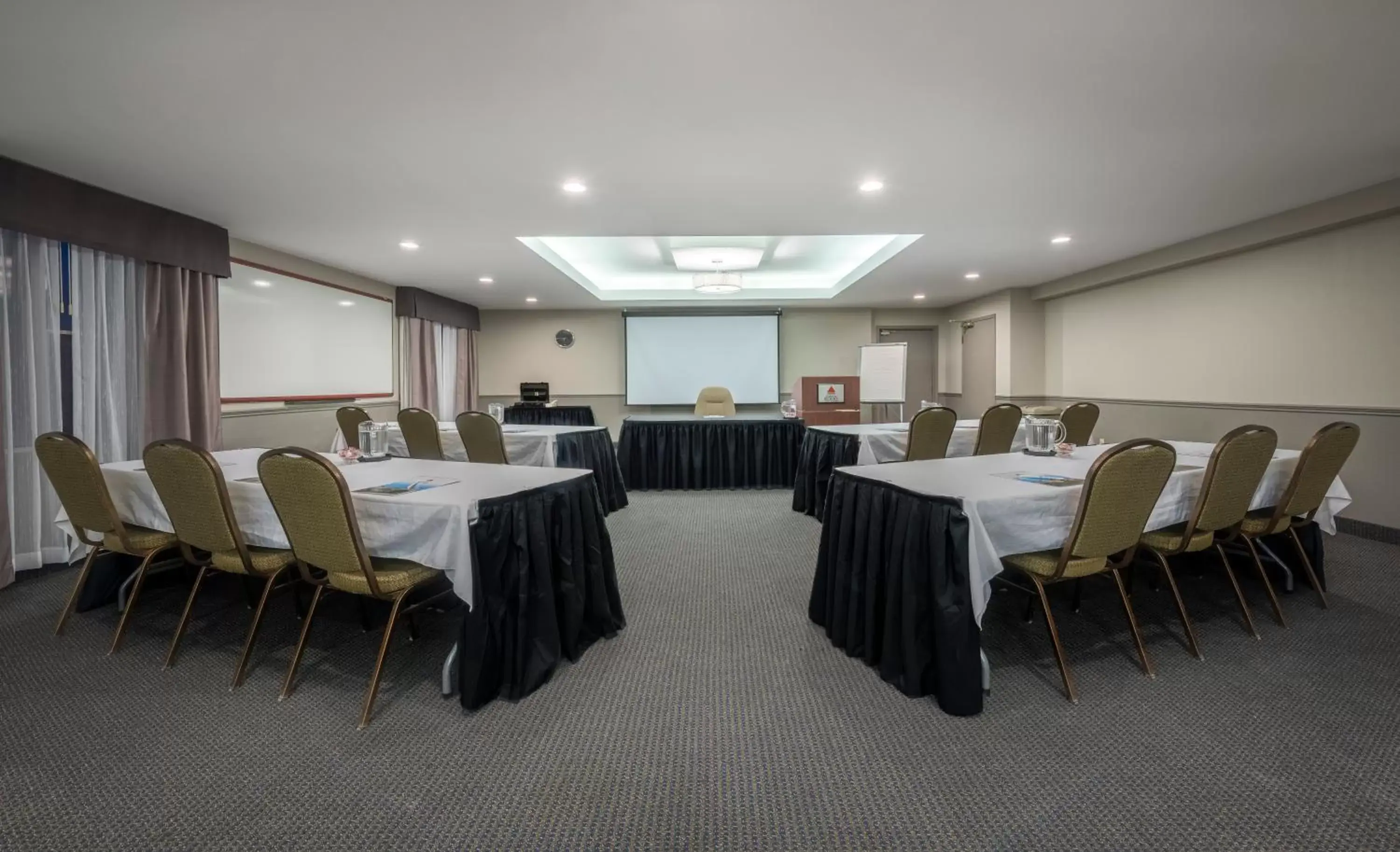 Meeting/conference room in Chateau Bedford Trademark Collection by Wyndham