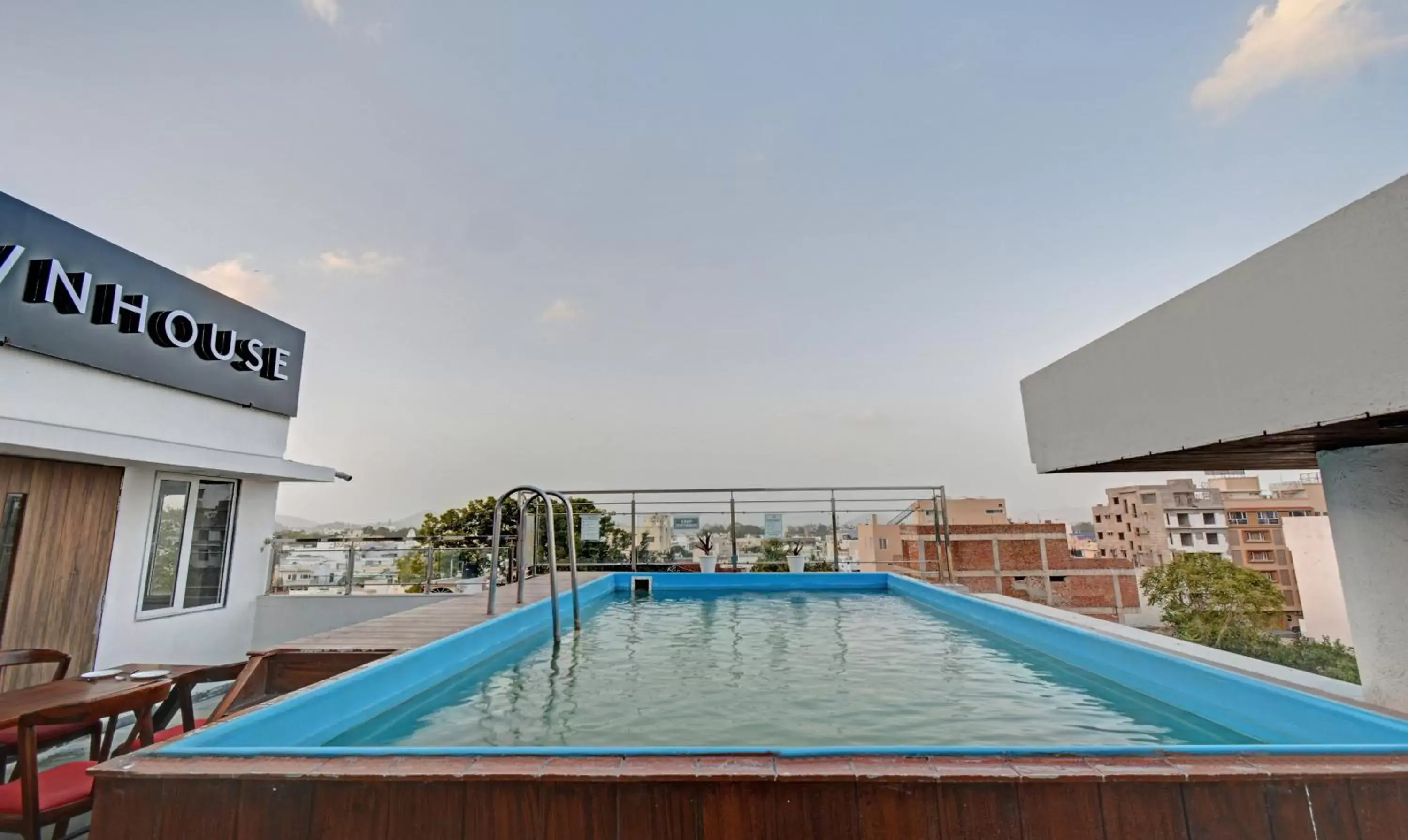 Swimming pool in Tripli Hotels Le Shelton Swimming pool in Tripli Hotels Le Shelton