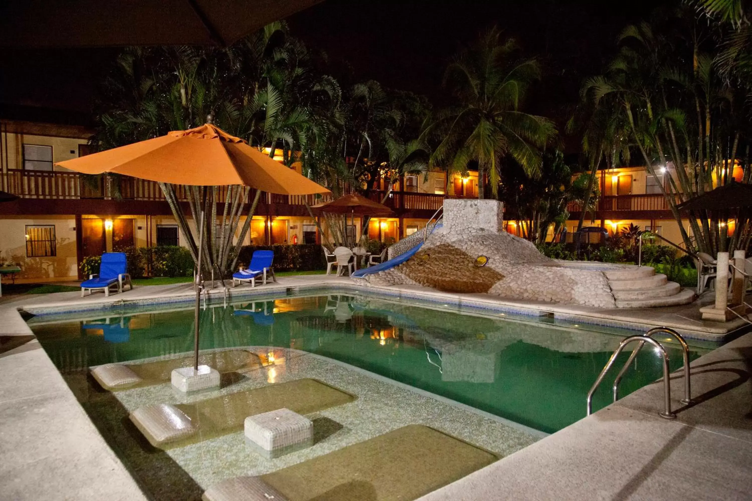 Night, Swimming Pool in Los Andes Coatzacoalcos