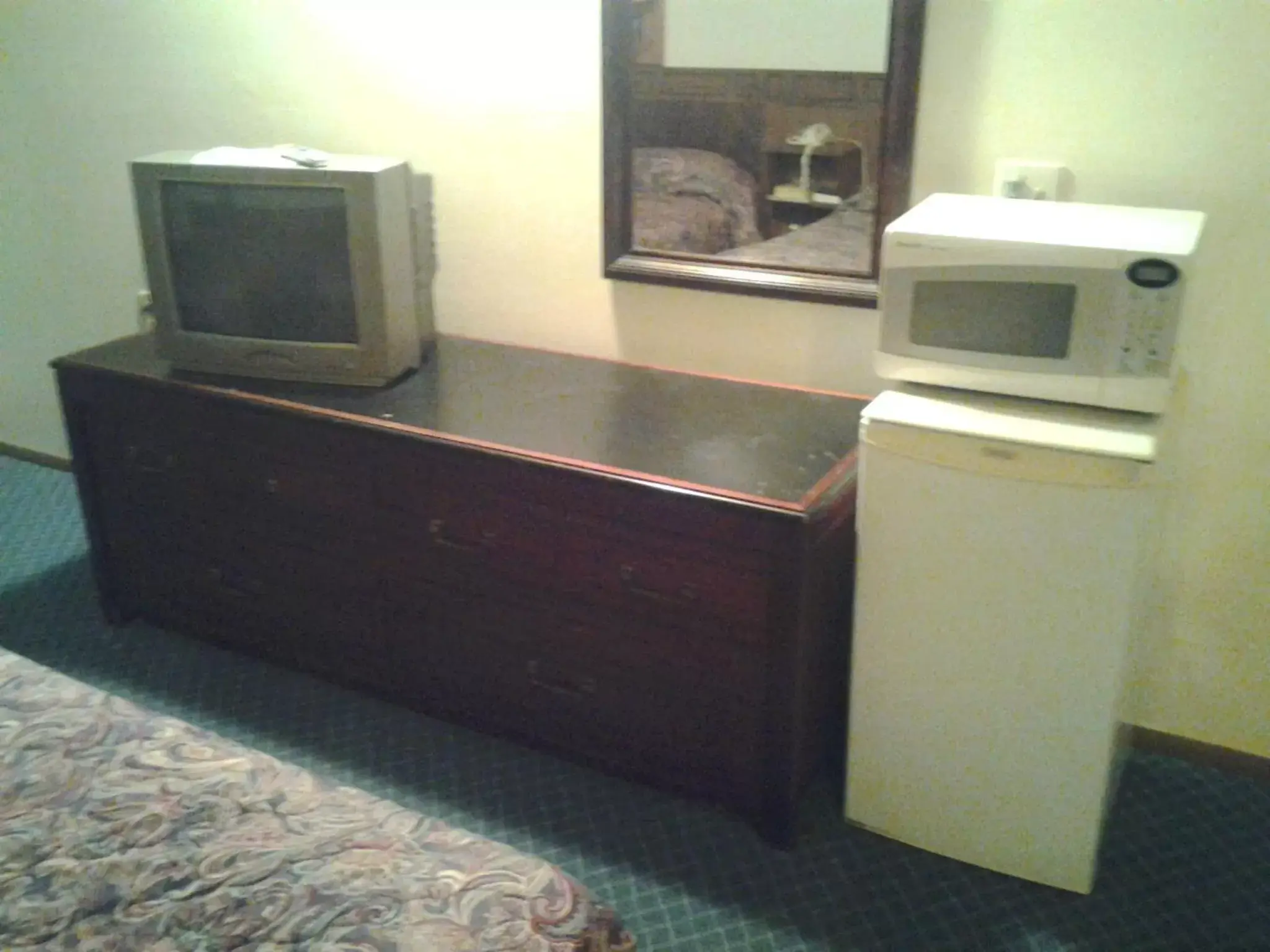 TV and multimedia, Kitchen/Kitchenette in Xenia Country Inn