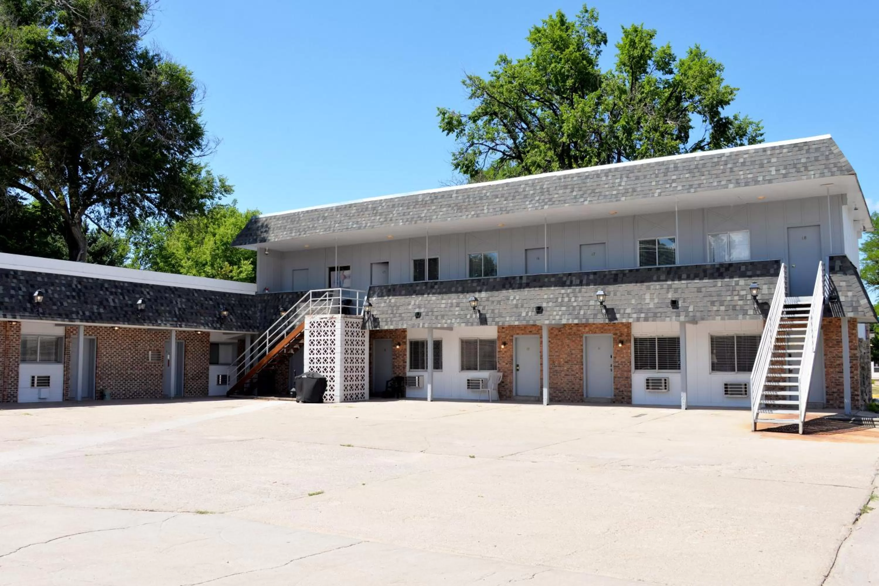 Facade/entrance, Property Building in The Oakwood Inn