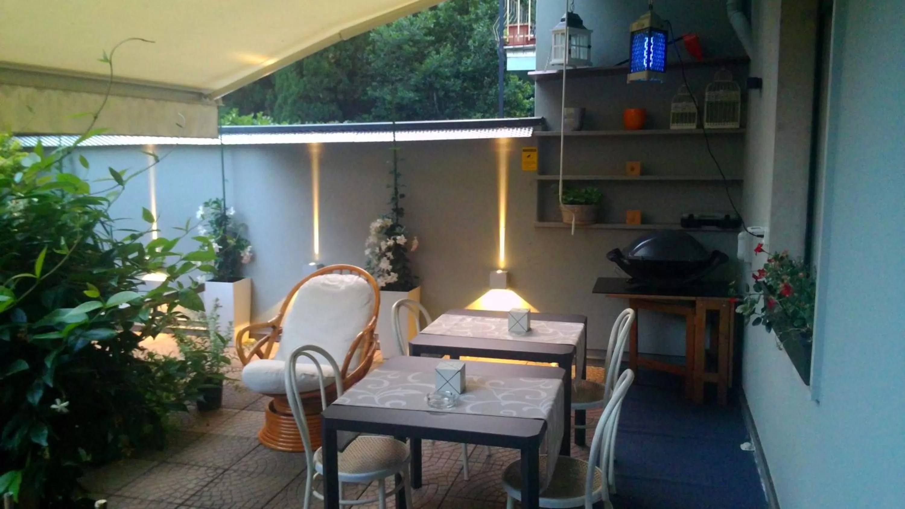 Patio in Smart House Rental Rooms FREE PARKING