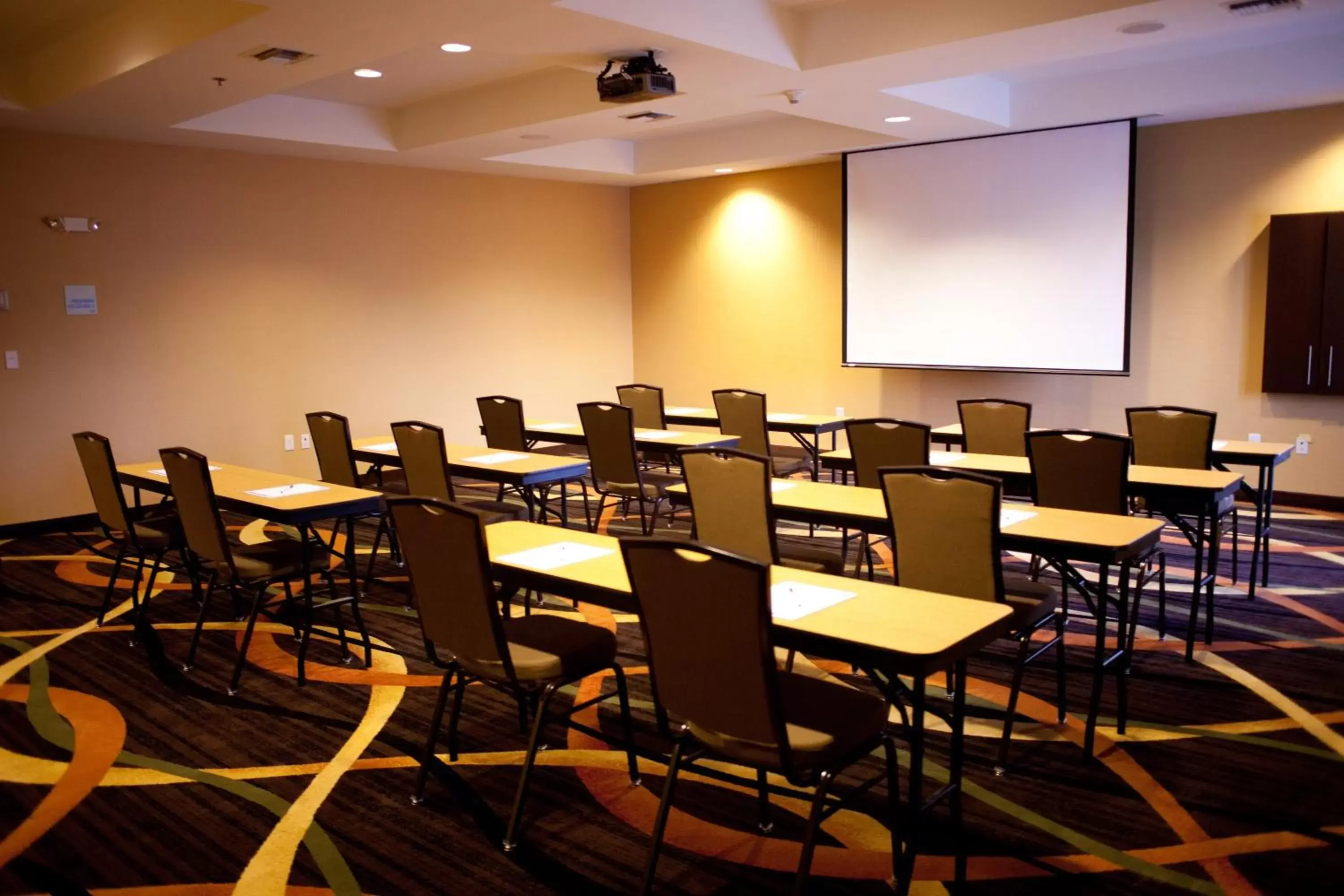 Meeting/conference room in Holiday Inn Express Hotel & Suites Prattville South, an IHG Hotel
