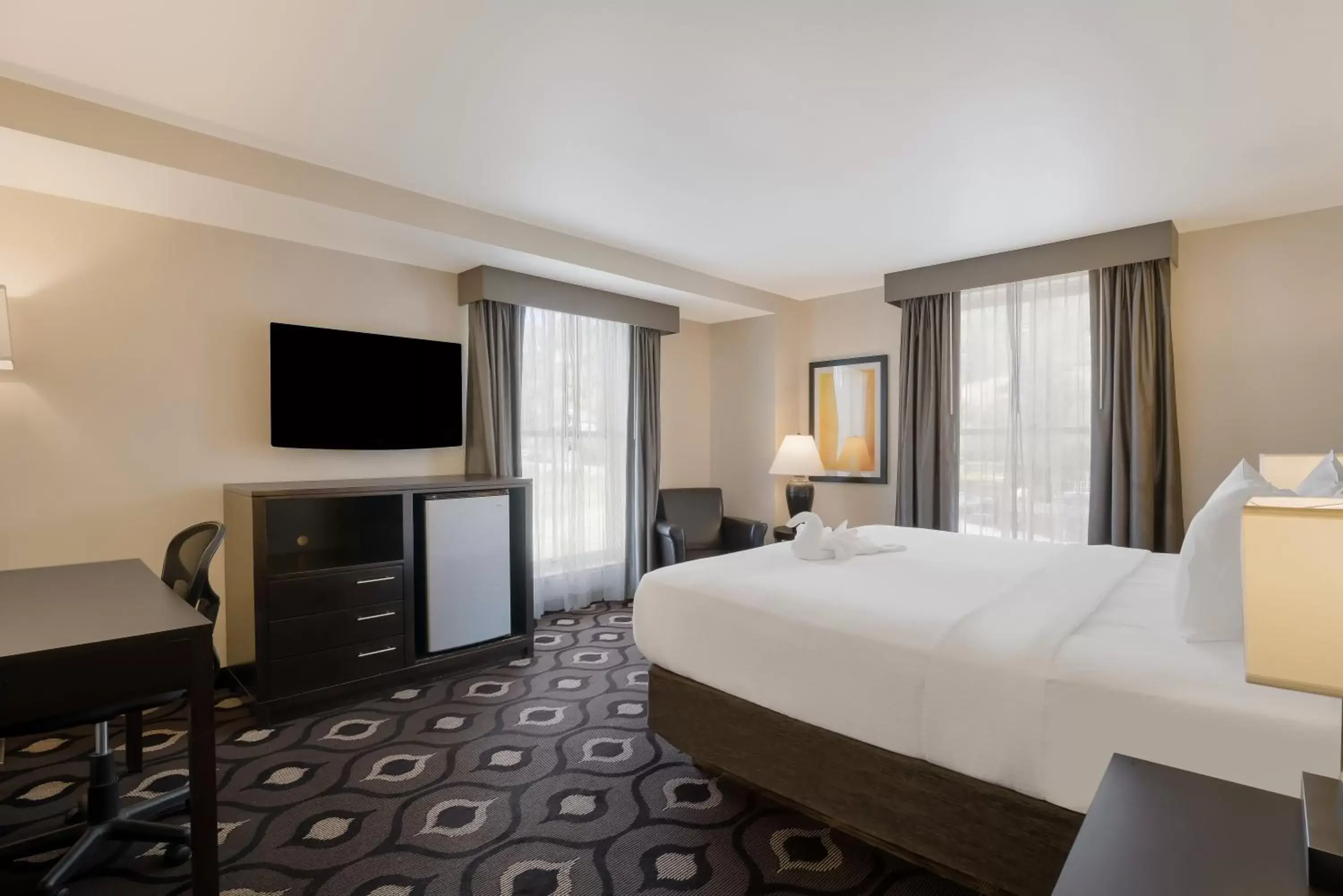 1 King Bed Non Smoking in Grand Z Hotel Casino by Red Lion Hotels 1 King Bed Non Smoking in Grand Z Hotel Casino by Red Lion Hotels