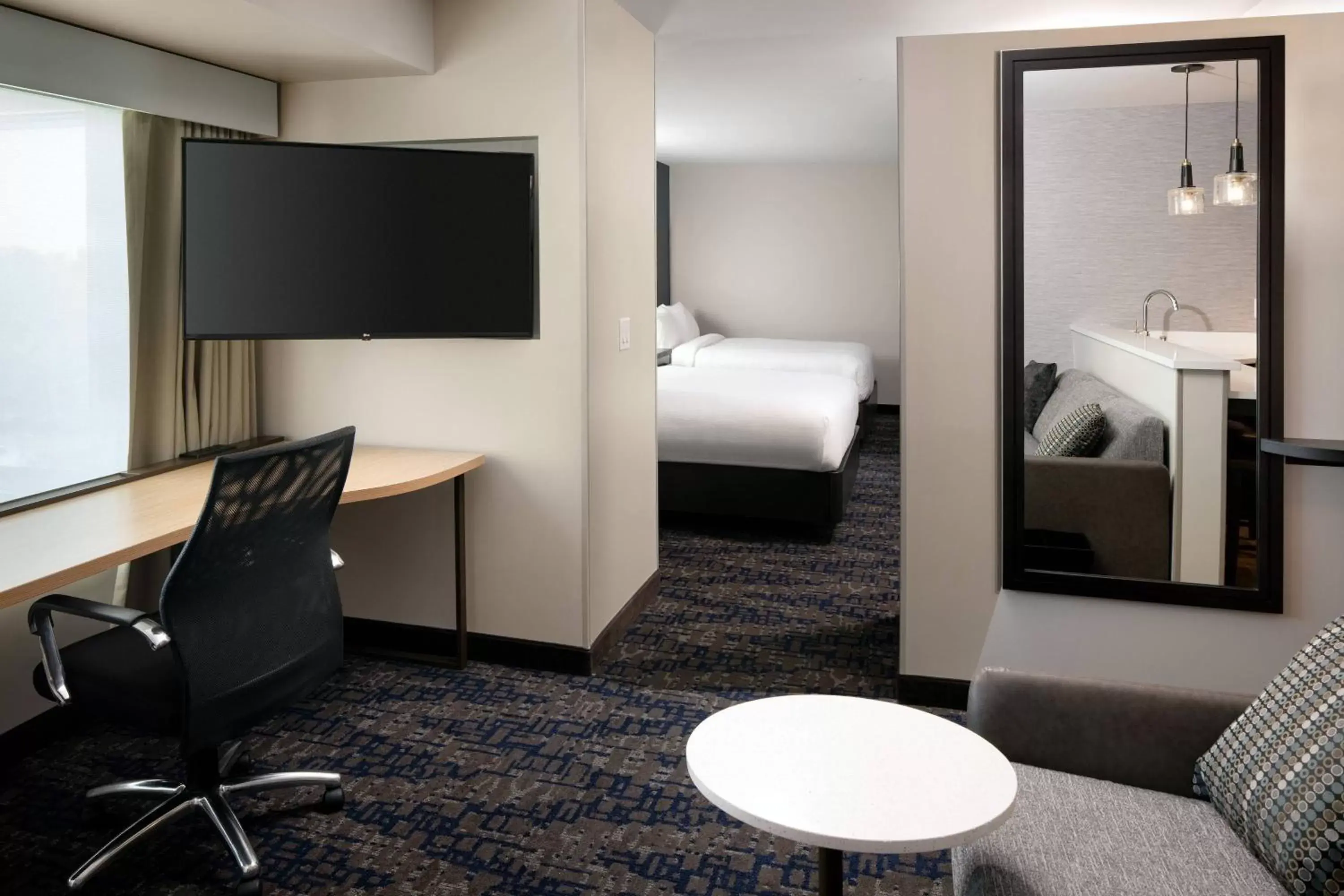 Bedroom, TV/Entertainment Center in Residence Inn by Marriott Scottsdale Salt River