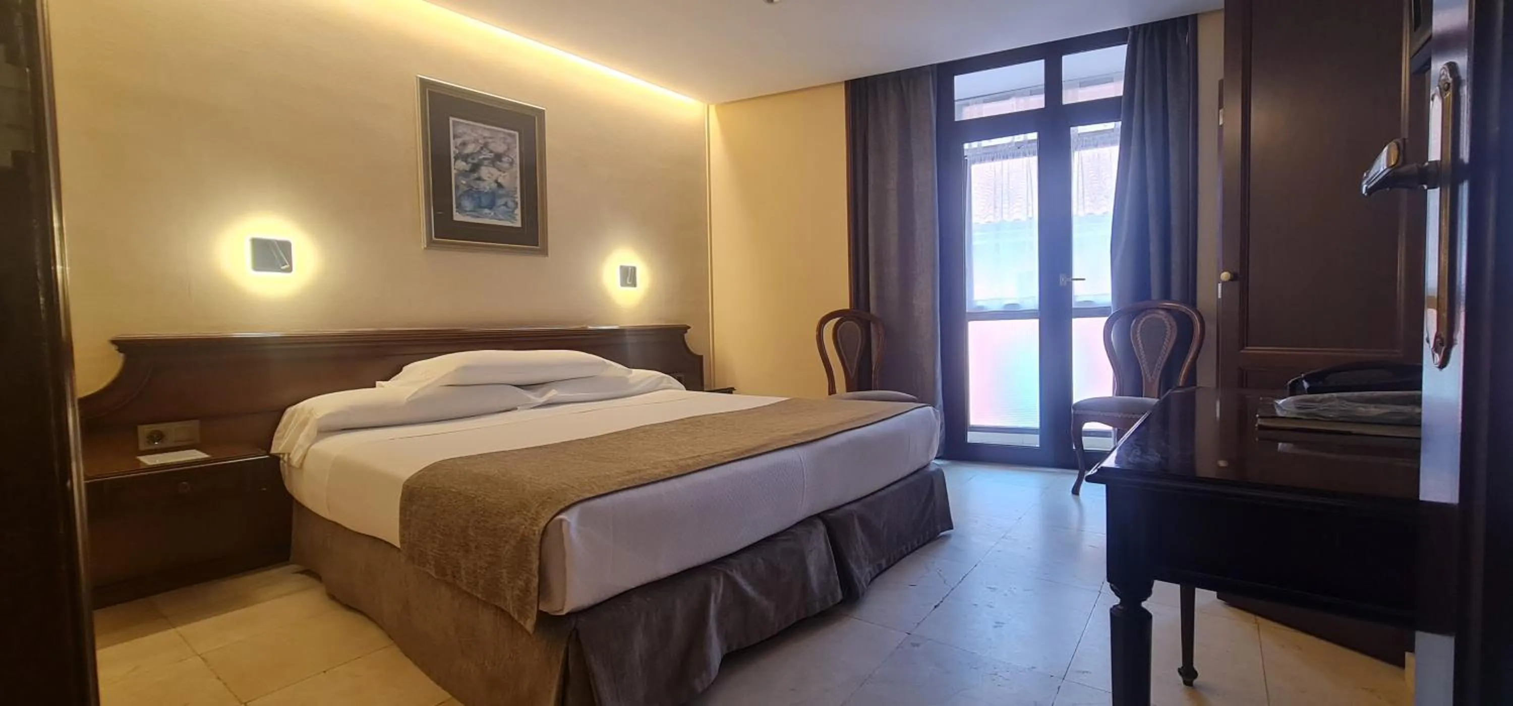 Photo of the whole room, Bed in Gran Hotel Paraiso