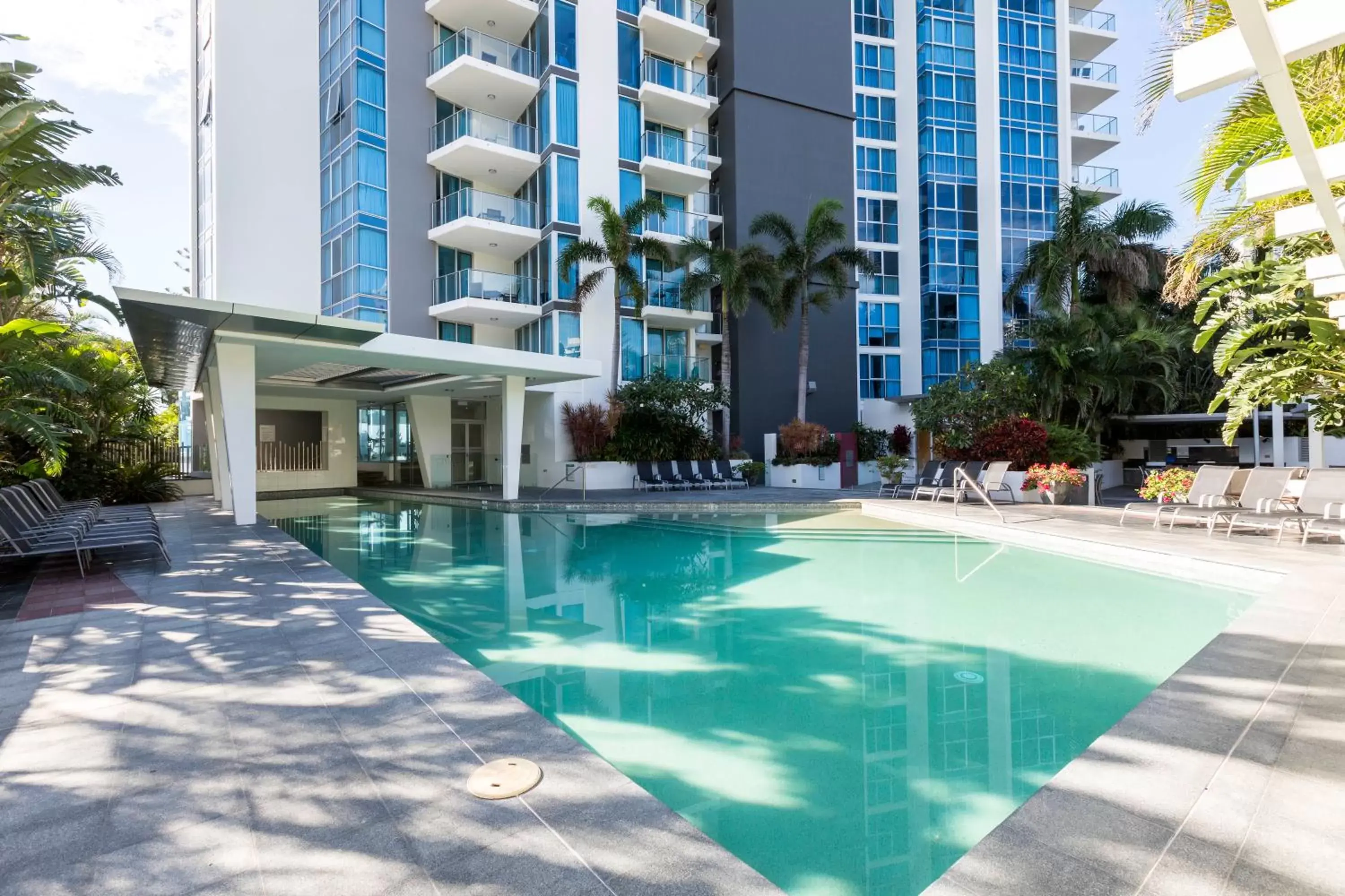 , Swimming Pool in Artique Surfers Paradise - Official