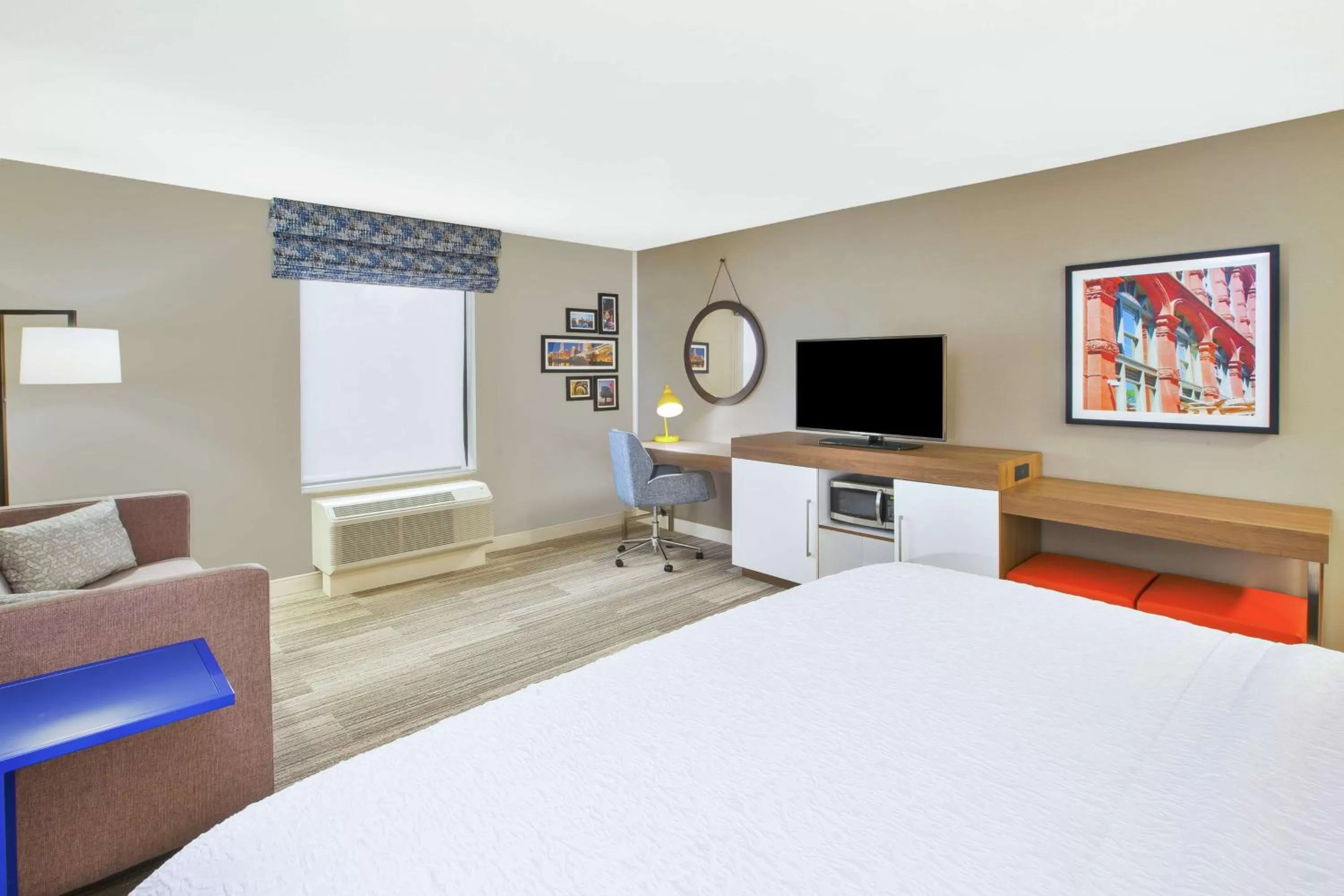 Bedroom, Bed in Hampton Inn & Suites Oakwood Village-Cleveland