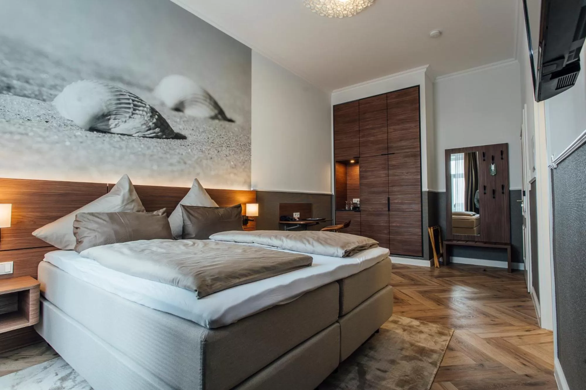 Bedroom, Bed in Strandhotel Hohenzollern