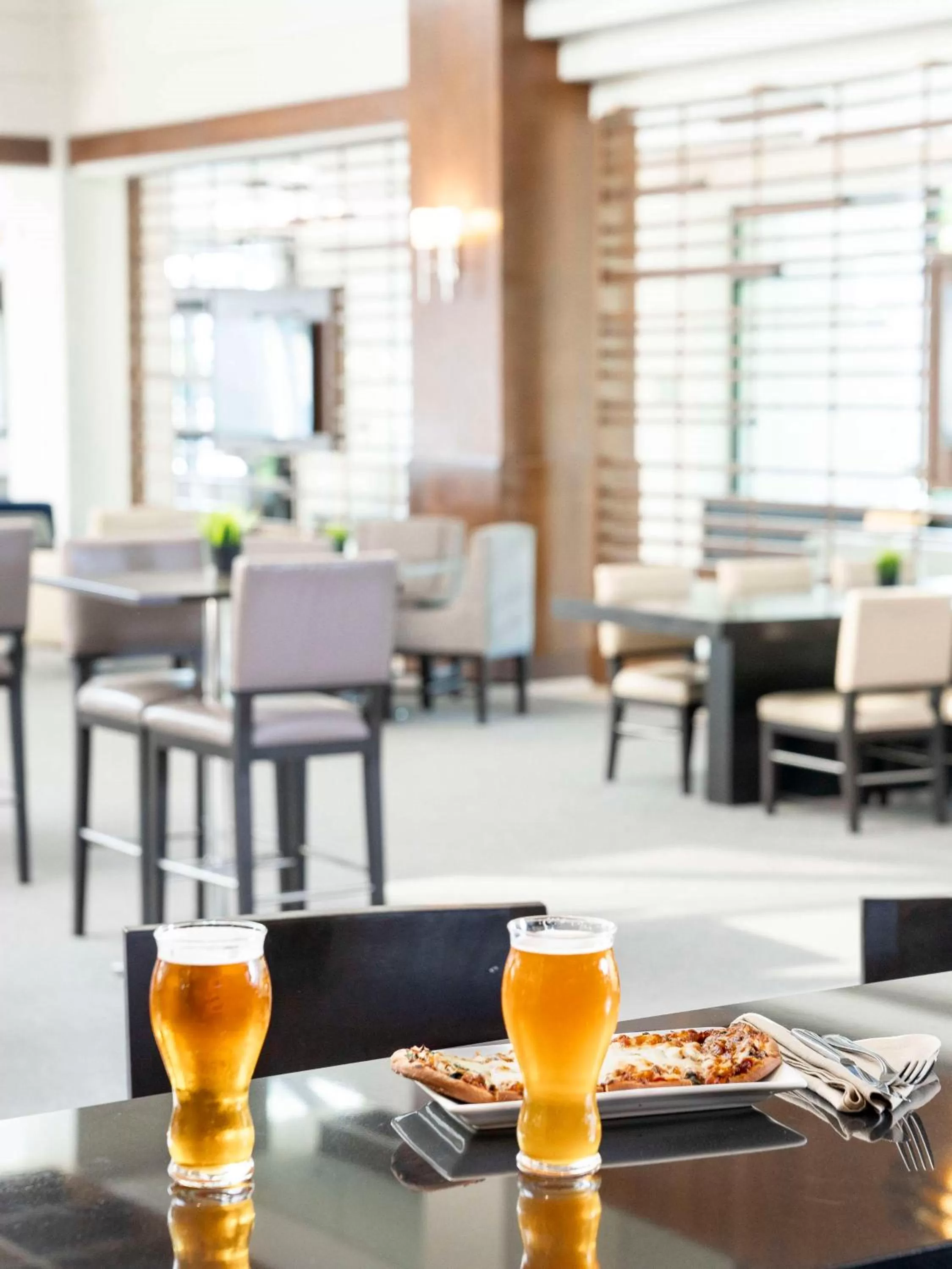 Restaurant/places to eat in Hyatt Regency Lisle near Naperville