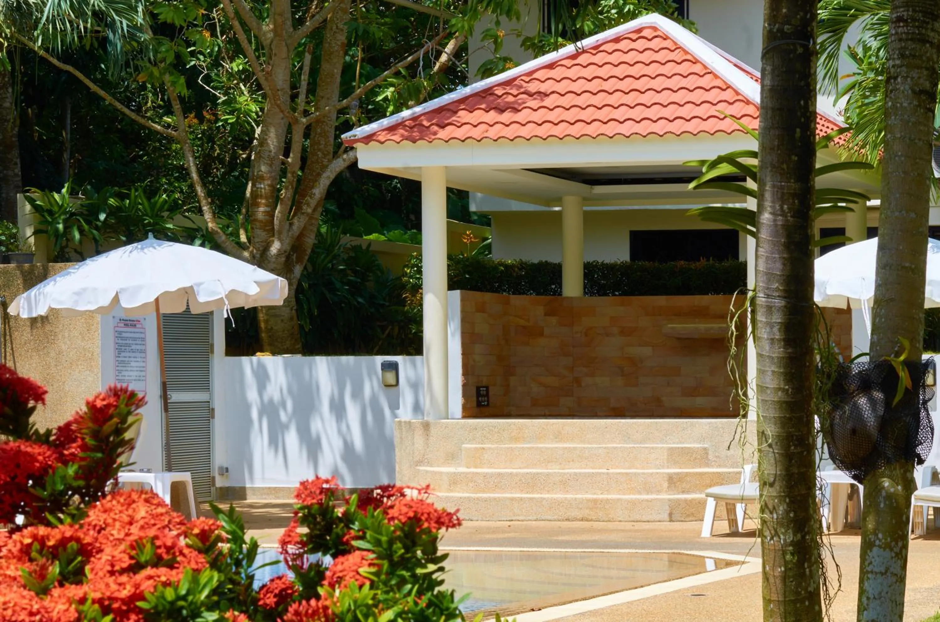 Garden in Phuket Riviera Villas Hotel