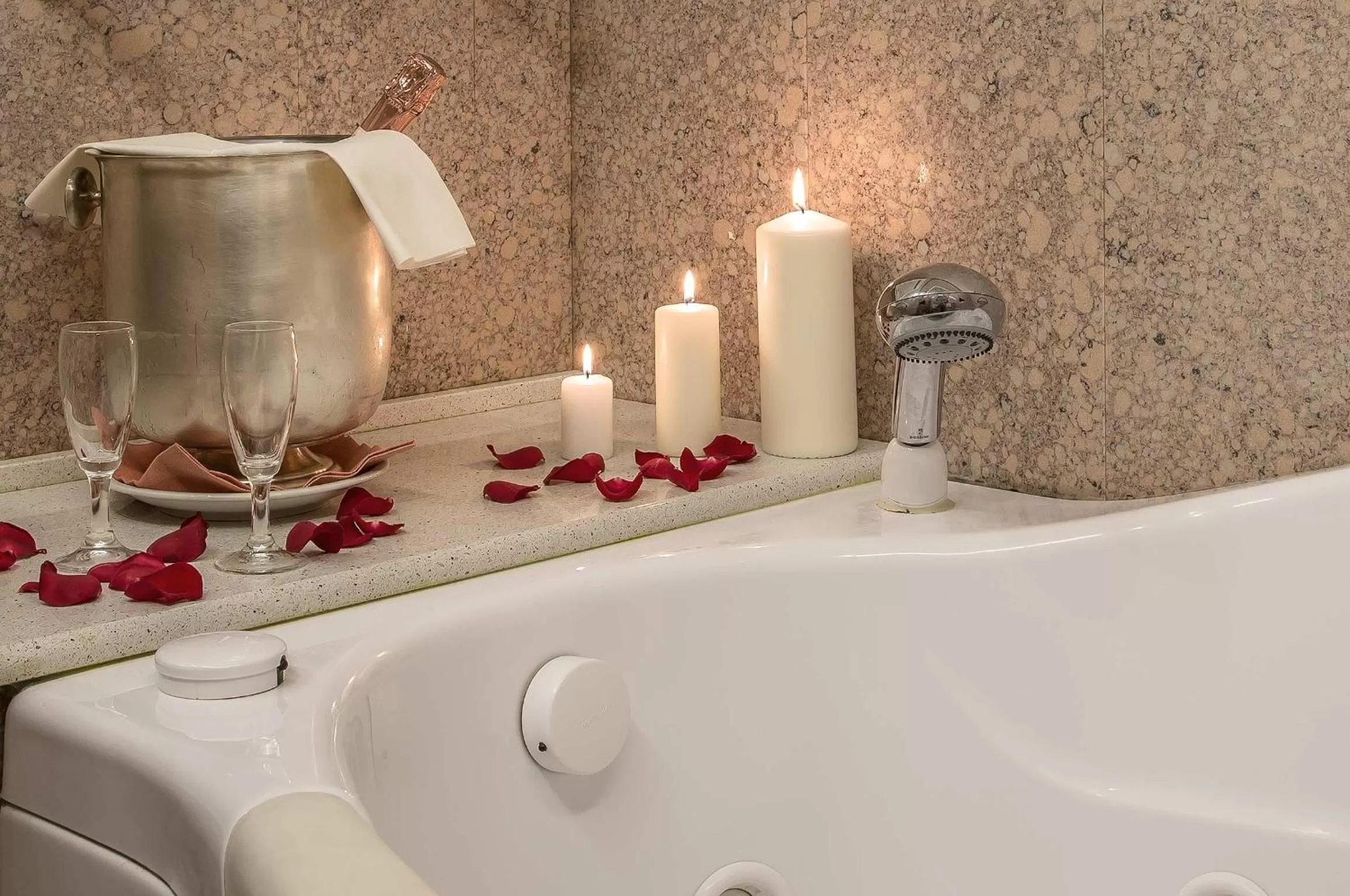 Hot Tub in Hotel La Giocca