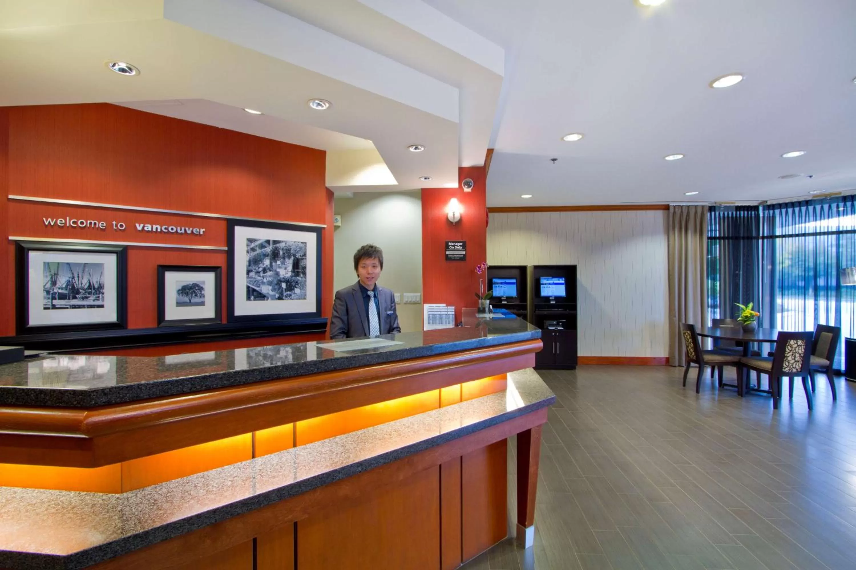 Lobby or reception in Hampton Inn - Vancouver Airport/Richmond