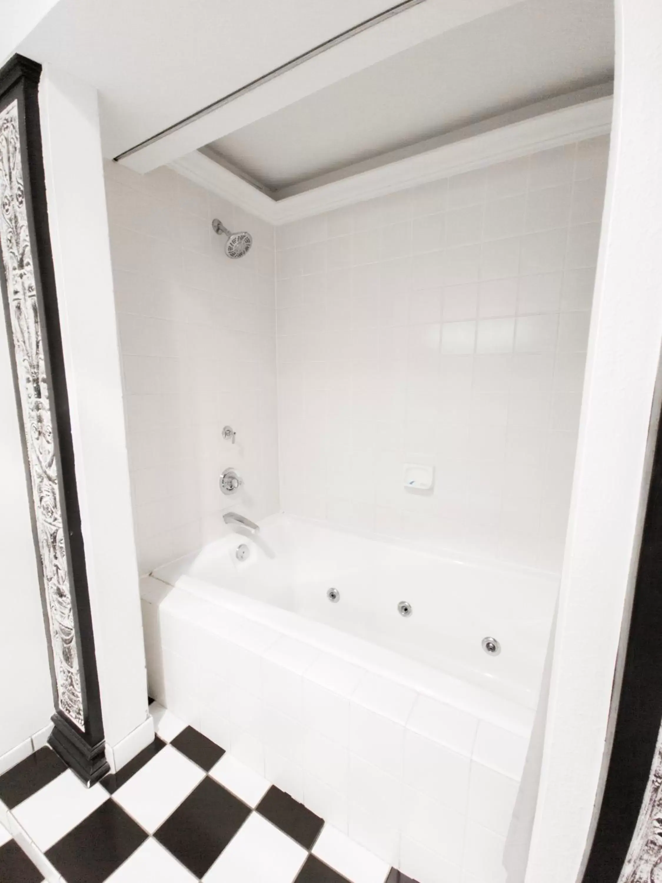 Shower, Bathroom in Nuk's Executive Suites