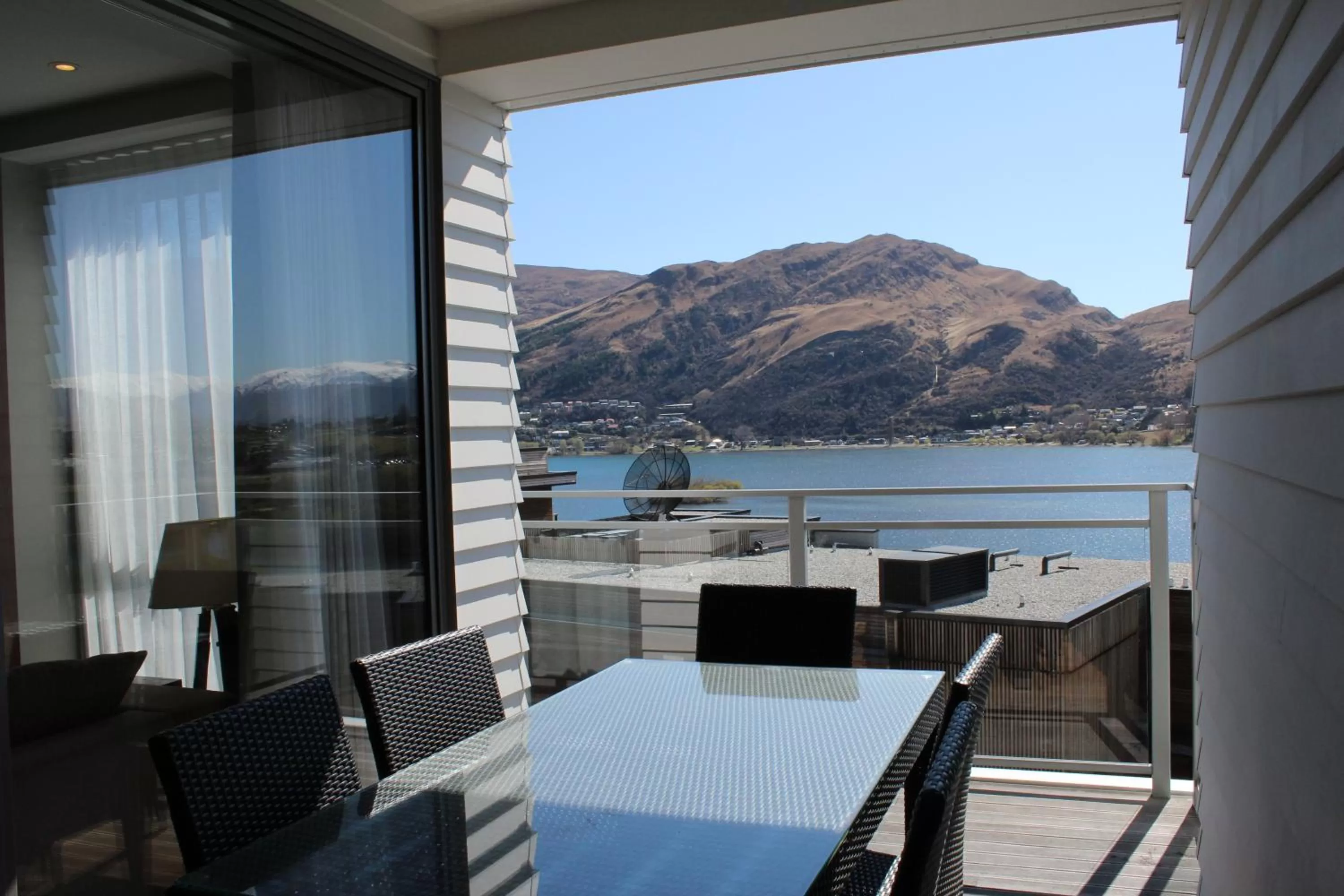 Day in Queenstown Village Apartments