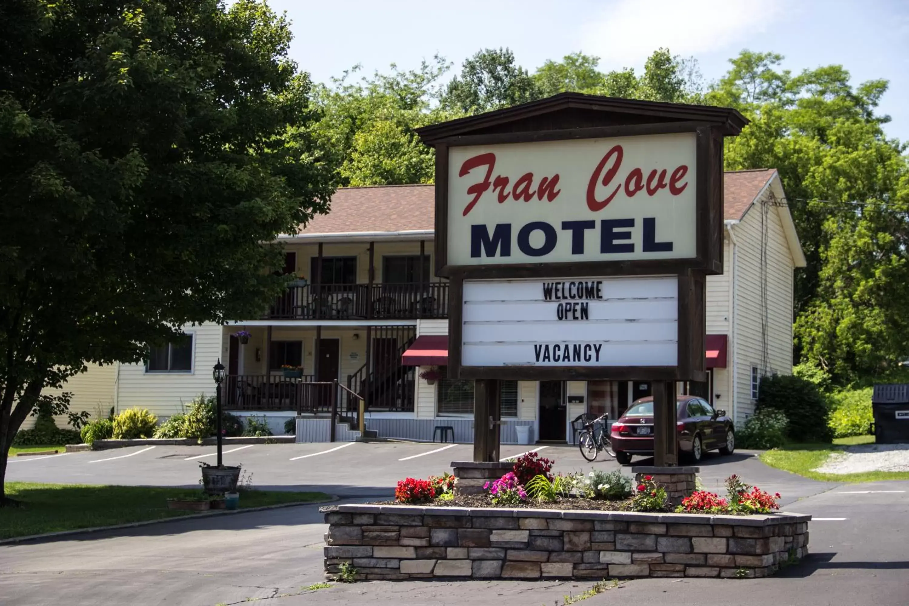 Property Building in Fran Cove Motel