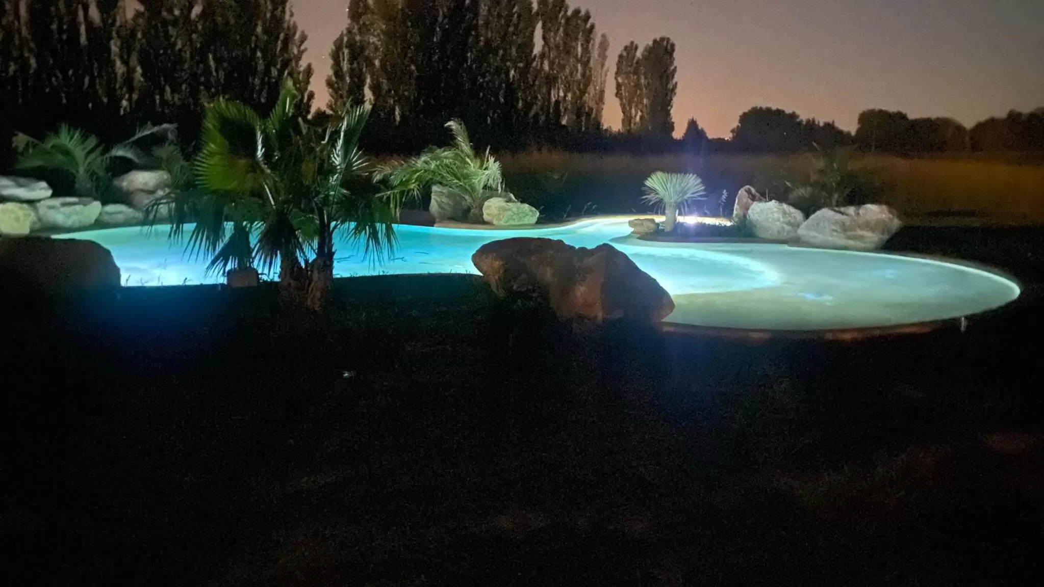 Night in Le Mas des Cerisiers JACUZZI et SAUNA inclus pour tous les logements