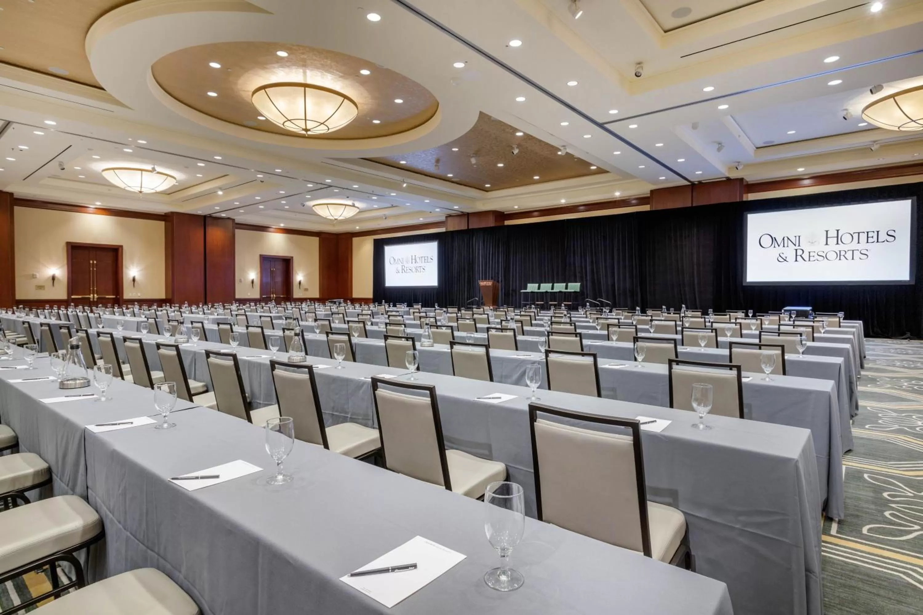 Banquet/Function facilities in Omni Houston Hotel