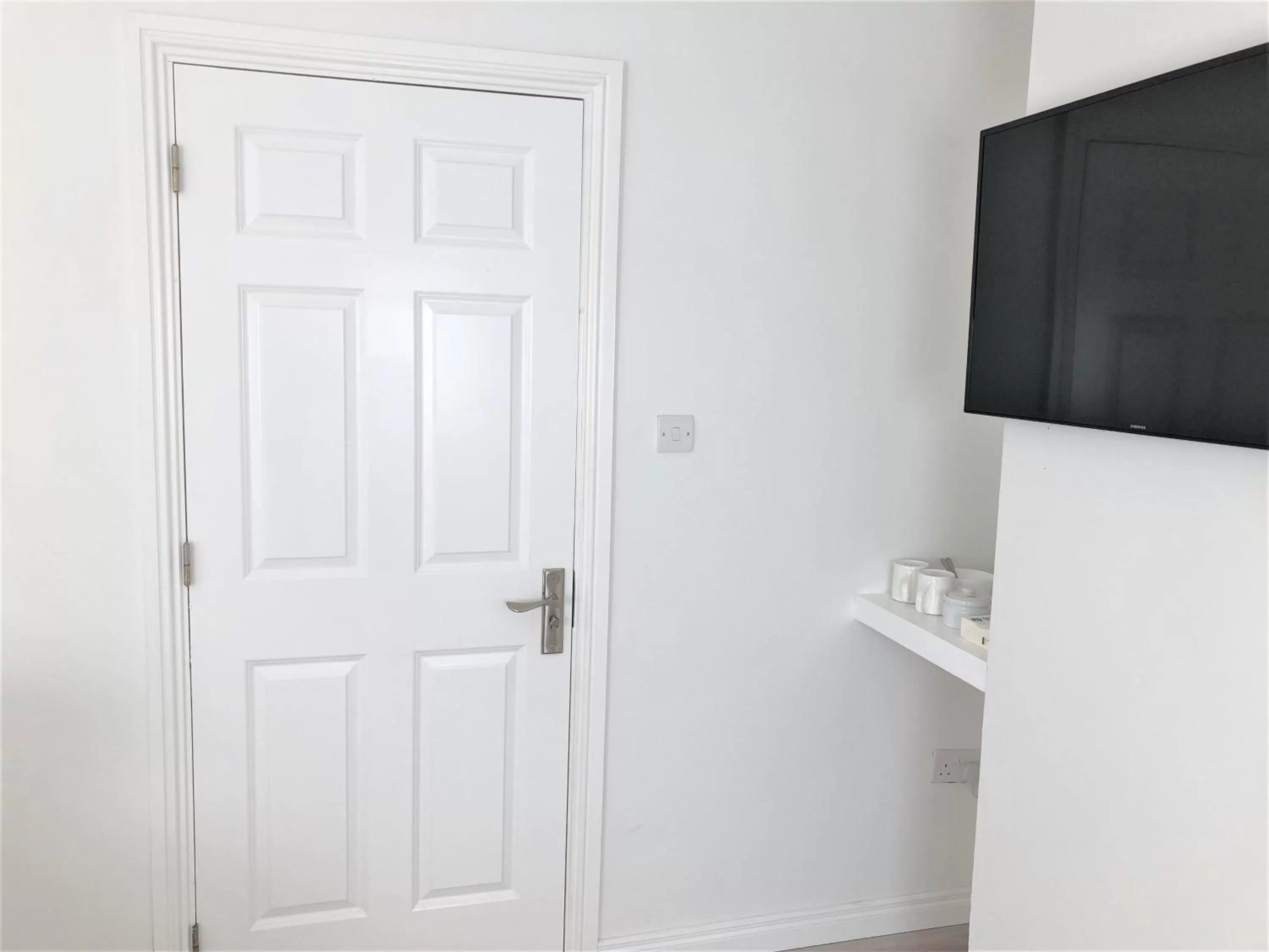 TV/Entertainment Center in Railway Avenue Rooms