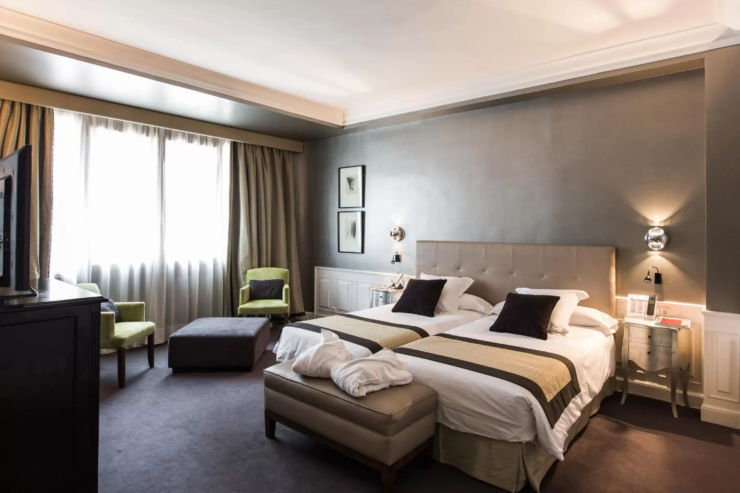 Photo of the whole room, Bed in Hotel Carlton Photo of the whole room, Bed in Hotel Carlton