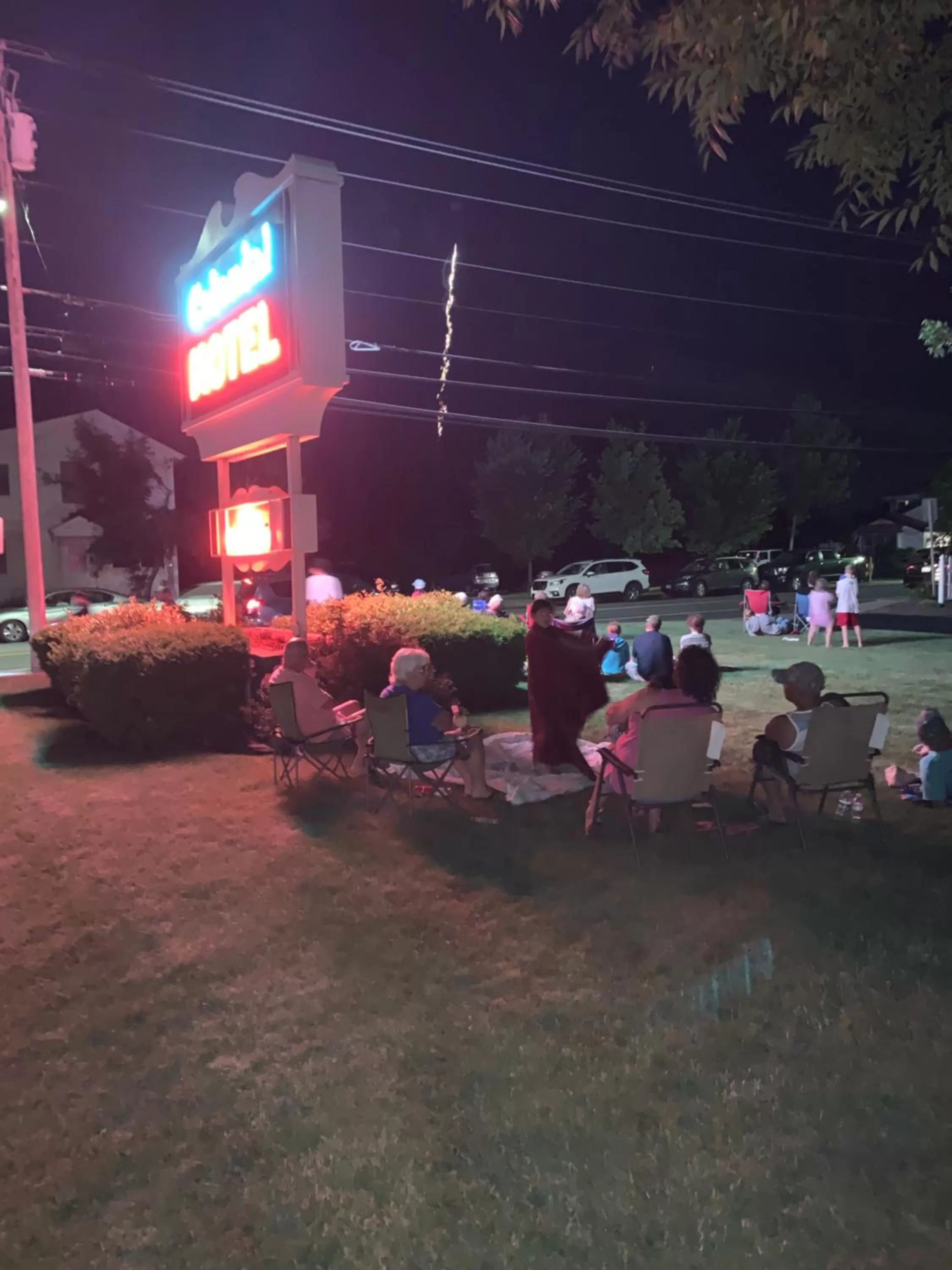 Garden in Colonial Motel