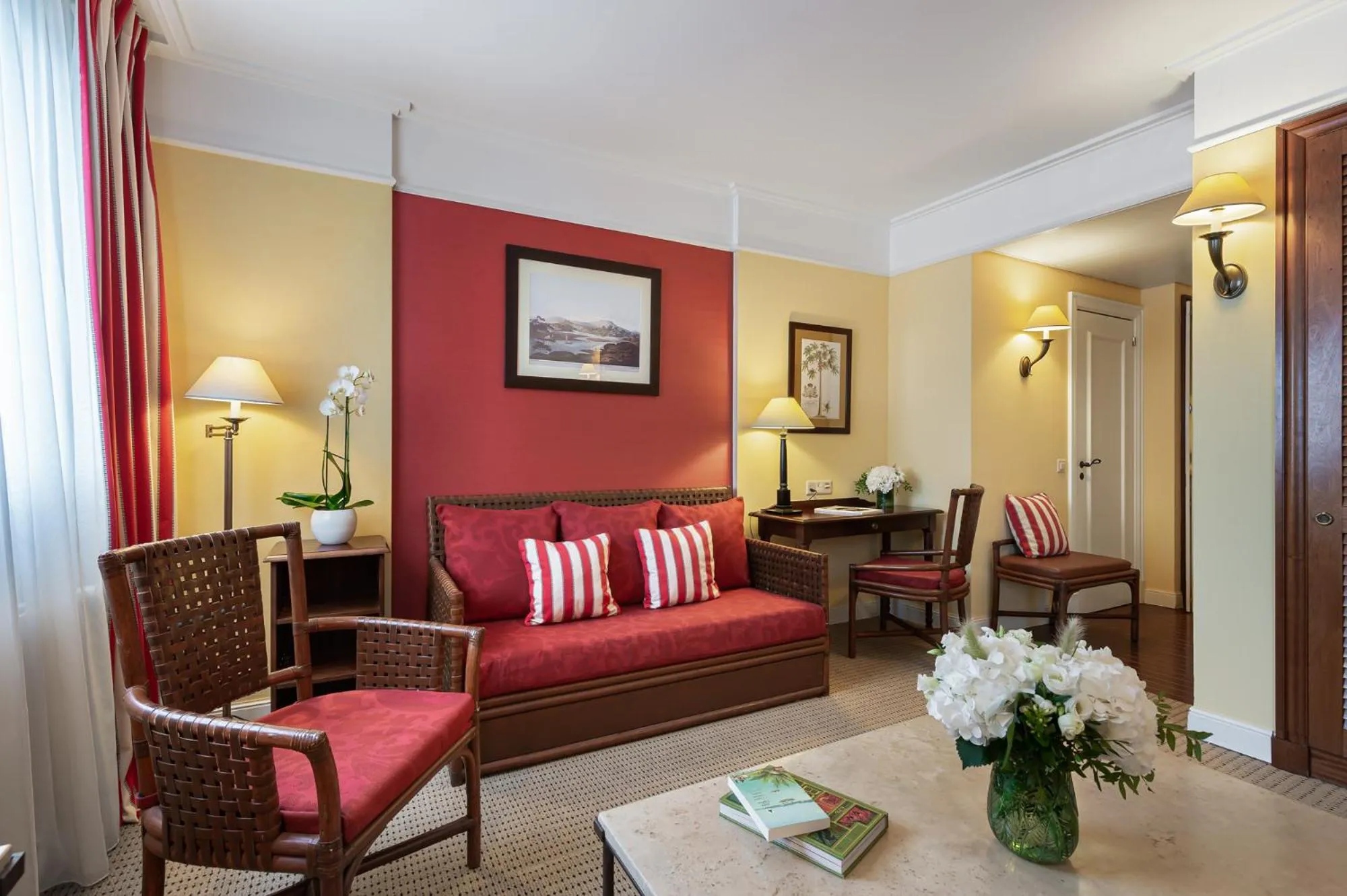 Seating area in Kipling Manotel