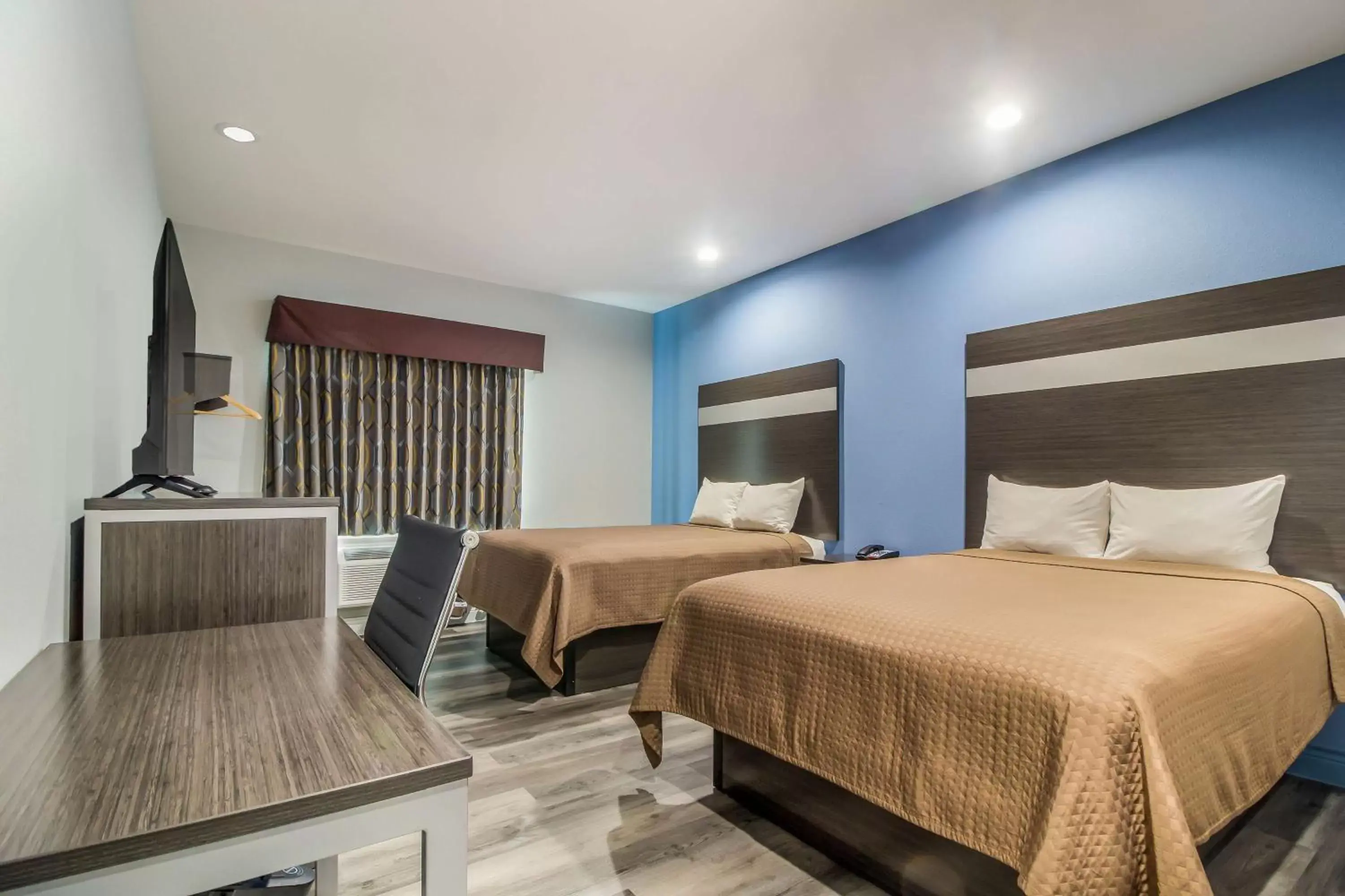 Photo of the whole room, Bed in Studio 6 Deer Park, Tx Photo of the whole room, Bed in Studio 6 Deer Park, Tx