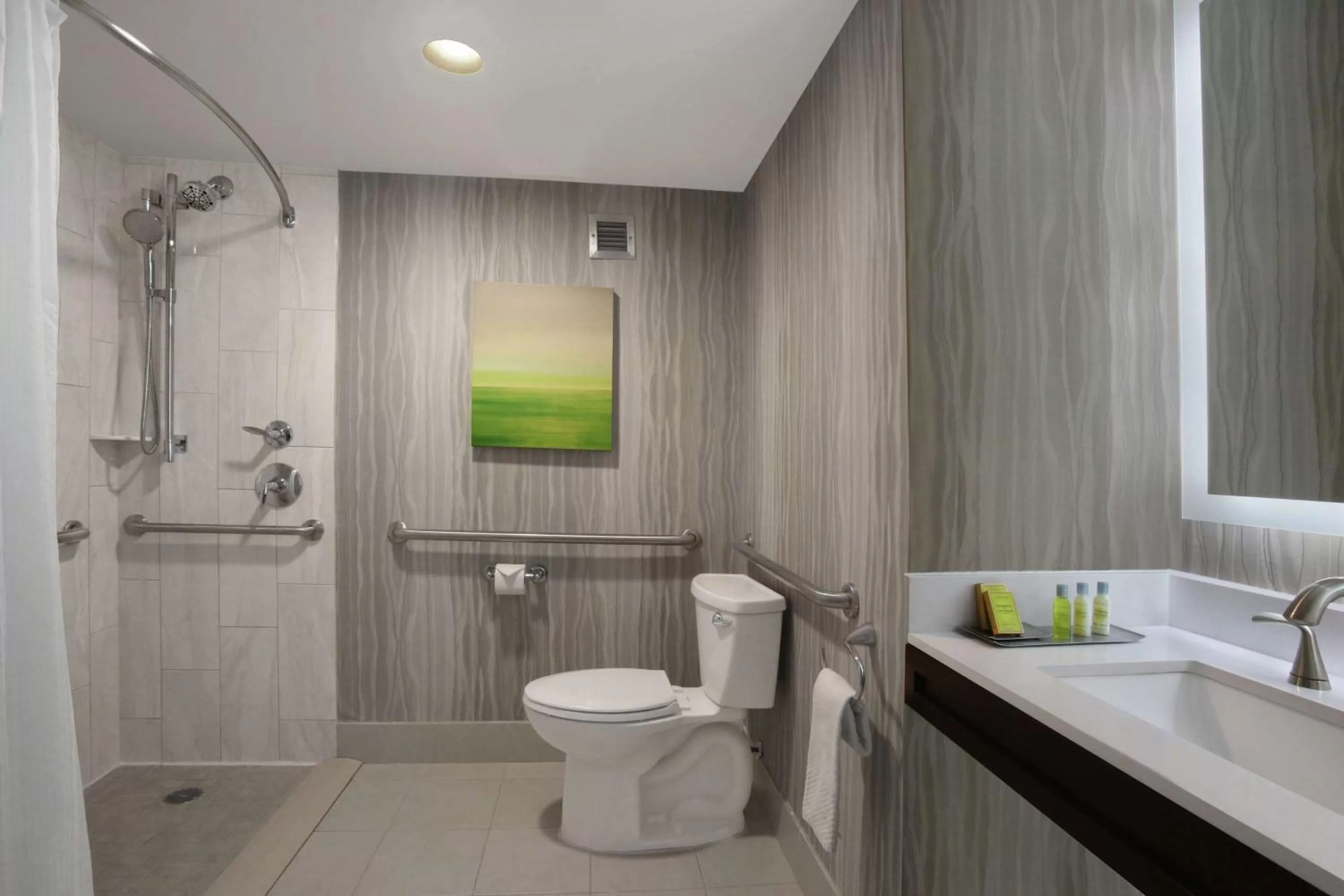 Bathroom in DoubleTree by Hilton at the Entrance to Universal Orlando