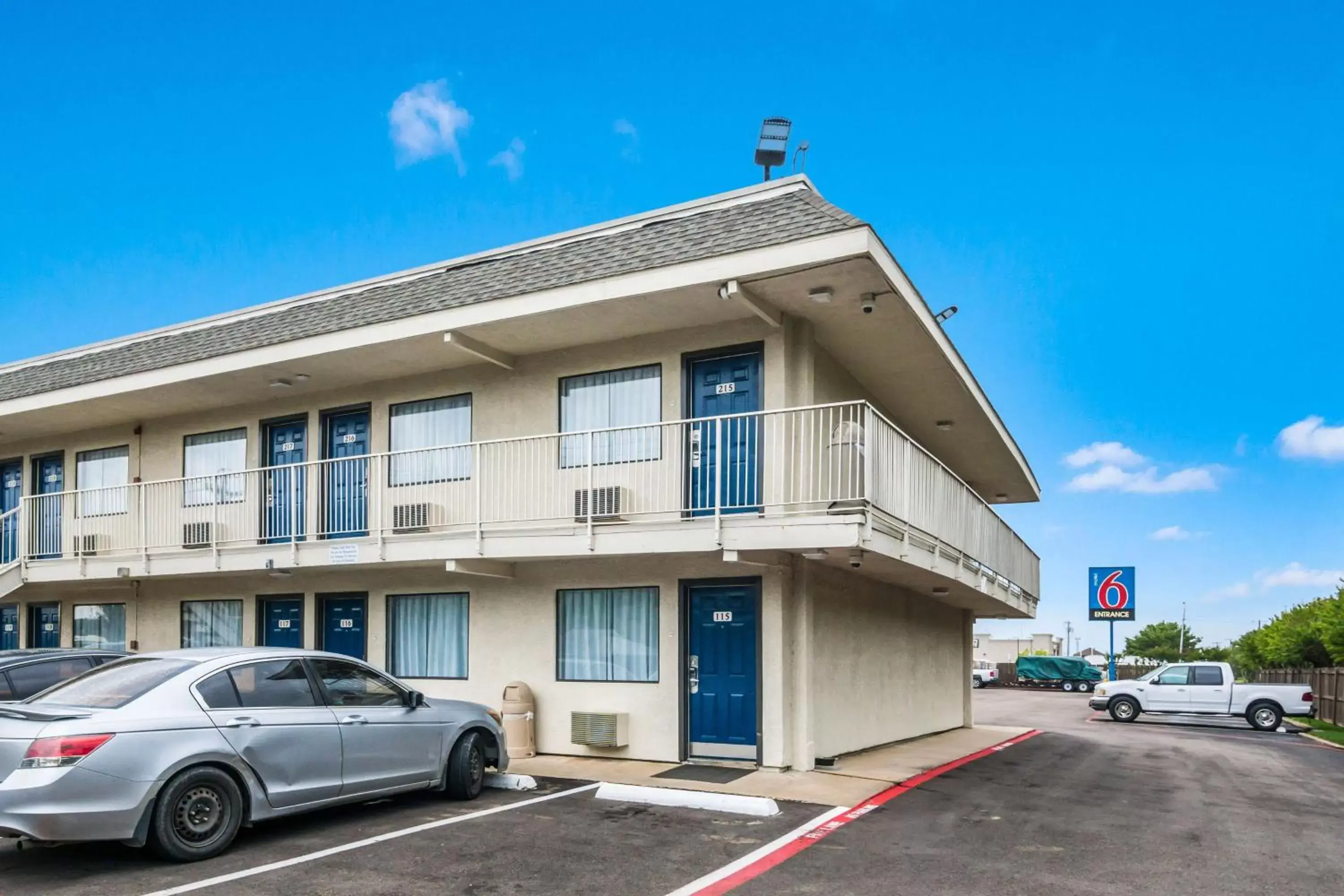 Property Building in Motel 6-Irving, TX - Dallas