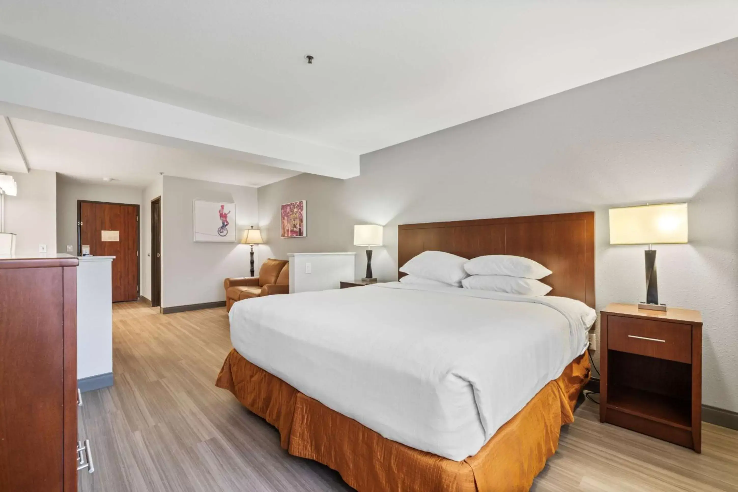Bedroom, Bed in Best Western Lake Oswego Hotel & Suites