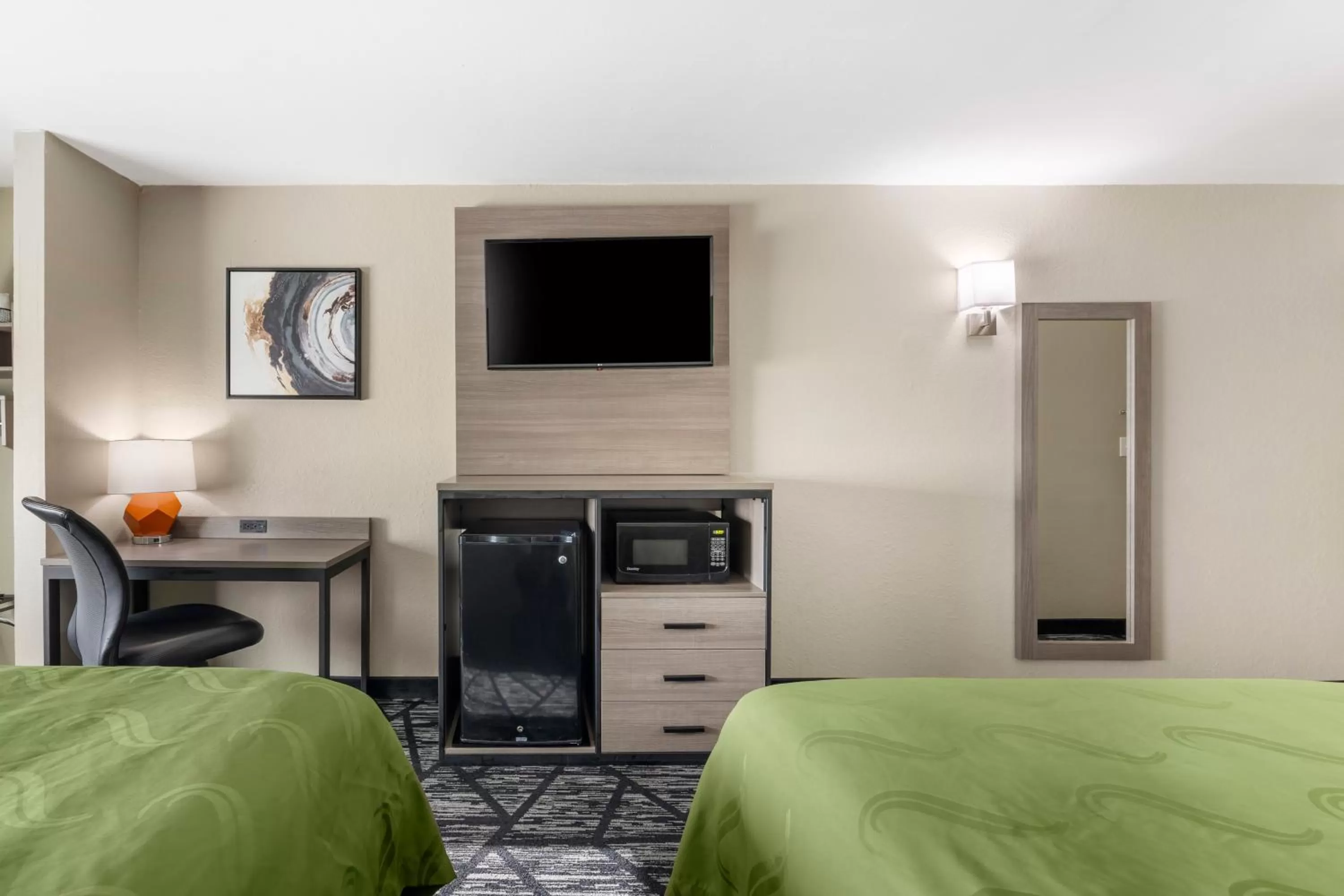 Bed in Quality Inn Jackson Northwest