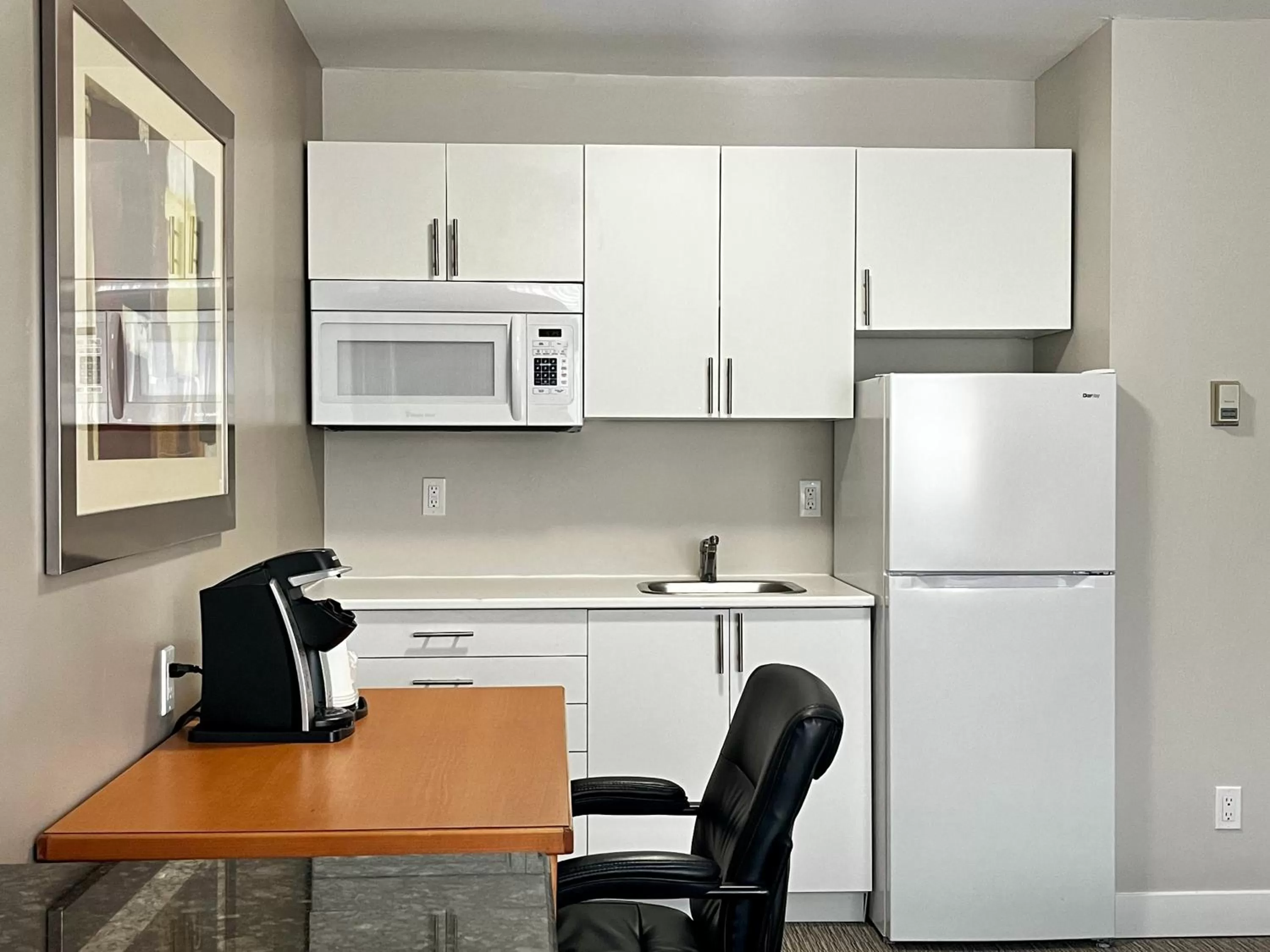 Kitchen or kitchenette in Anavada Inn & Suites - Prince George