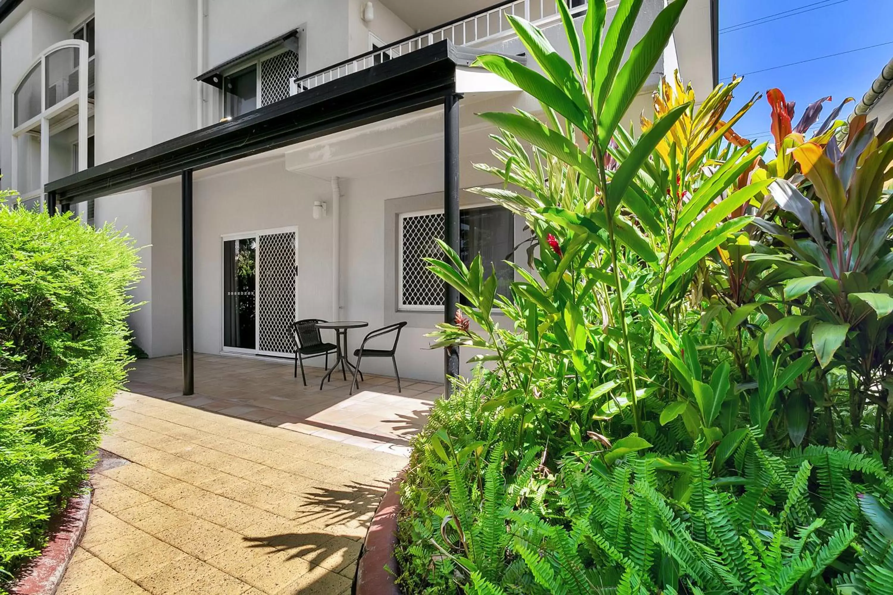 Patio in Cairns Reef Apartments & Motel