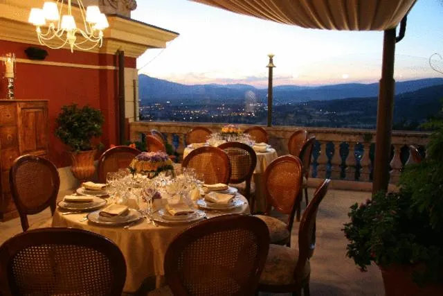 Restaurant/places to eat in Park Hotel Villa Potenziani