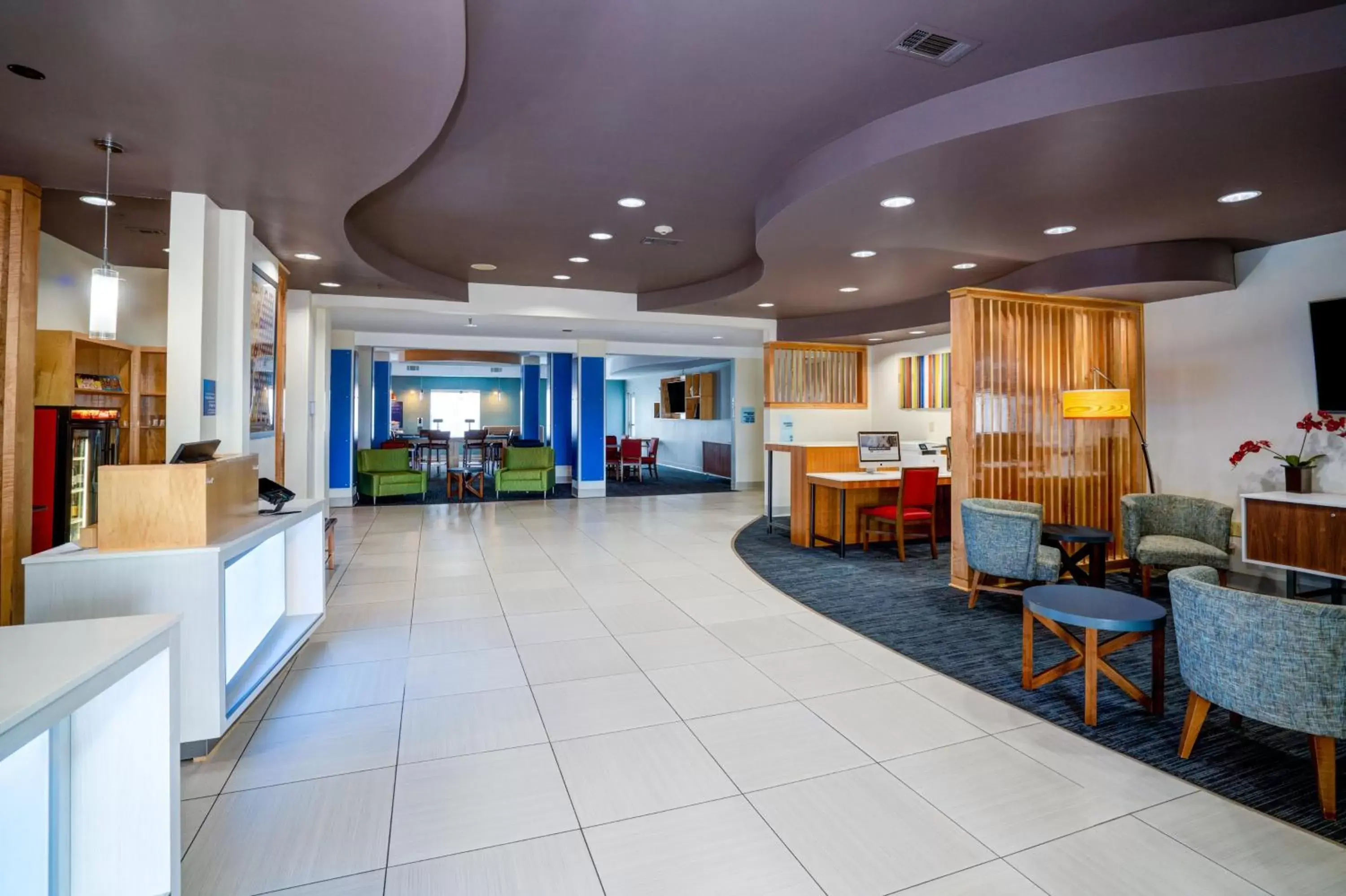 Lobby or reception, Lobby/Reception in Holiday Inn Express Hotel Winona North, an IHG Hotel