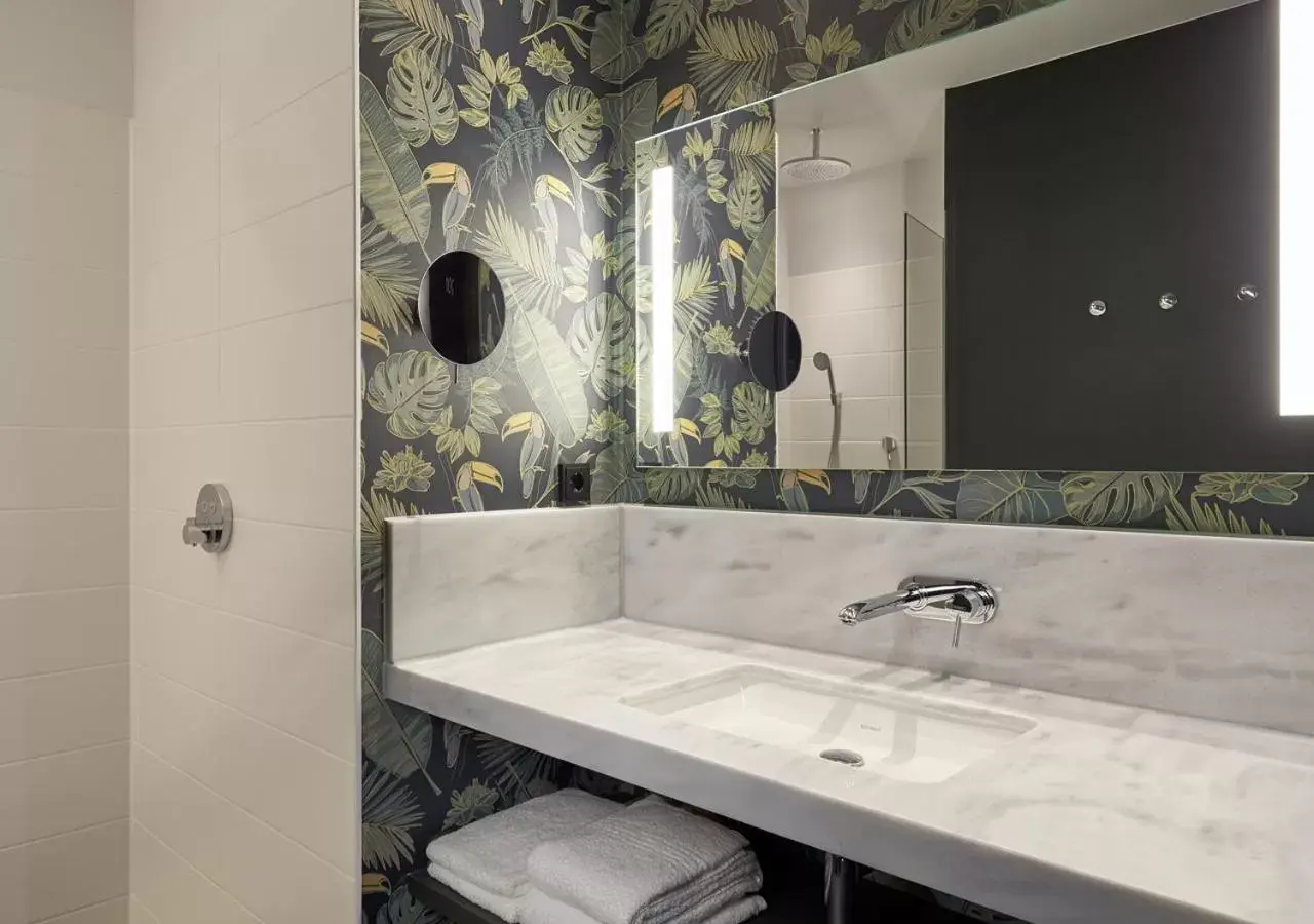 Shower, Bathroom in Van der Valk Hotel Amsterdam - Amstel