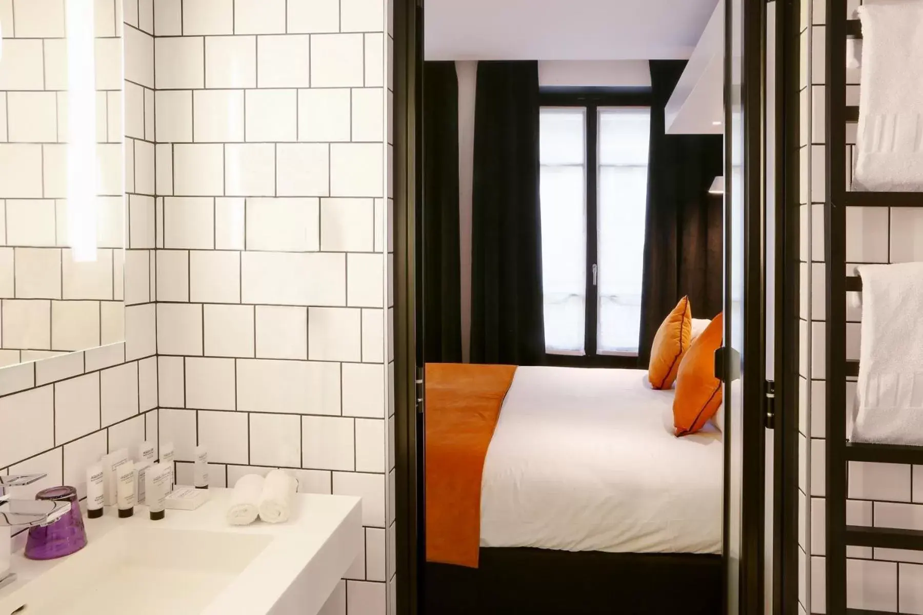 Bedroom, Bathroom in Best Western Premier Faubourg 88