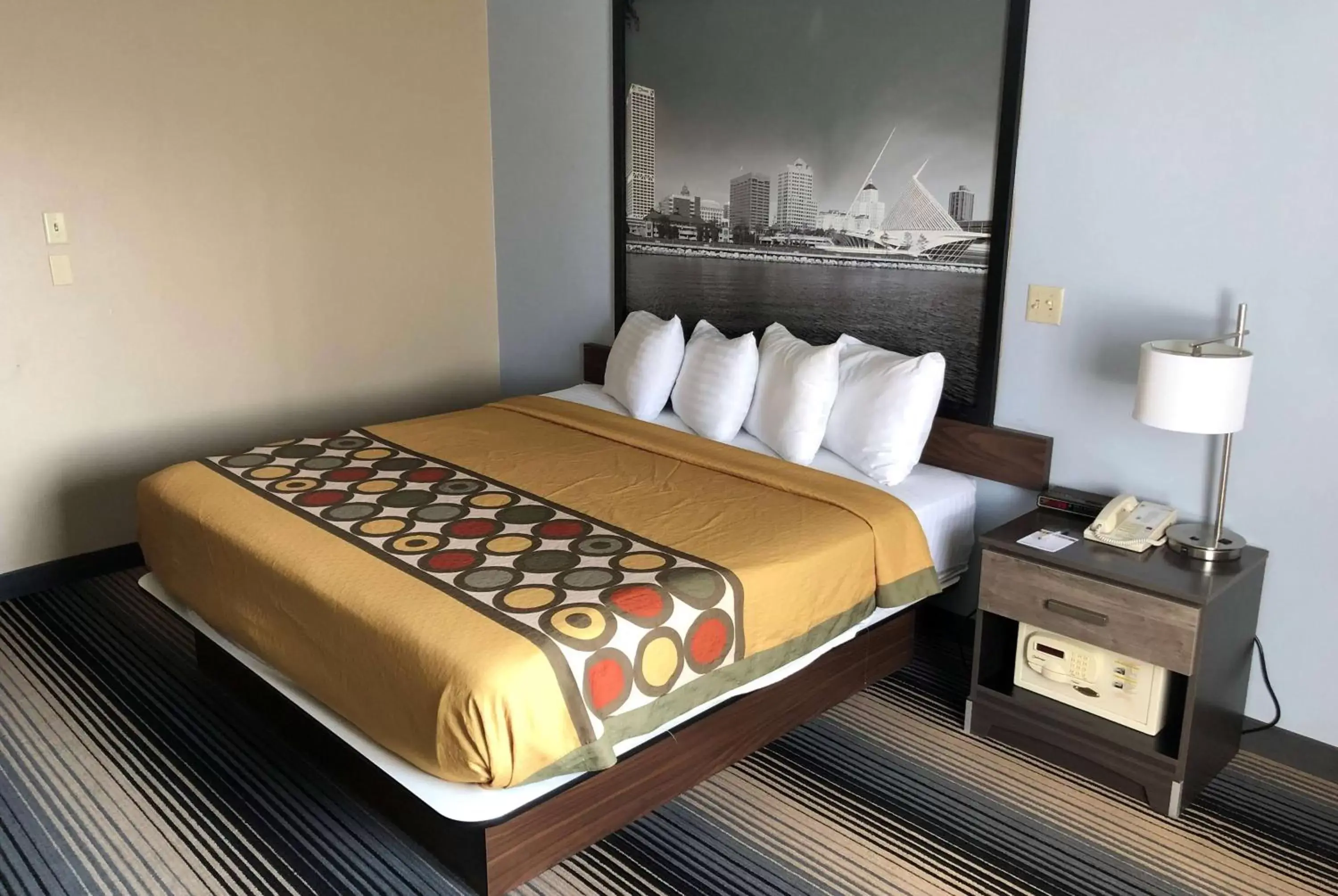 Bed in Super 8 by Wyndham Milwaukee Airport