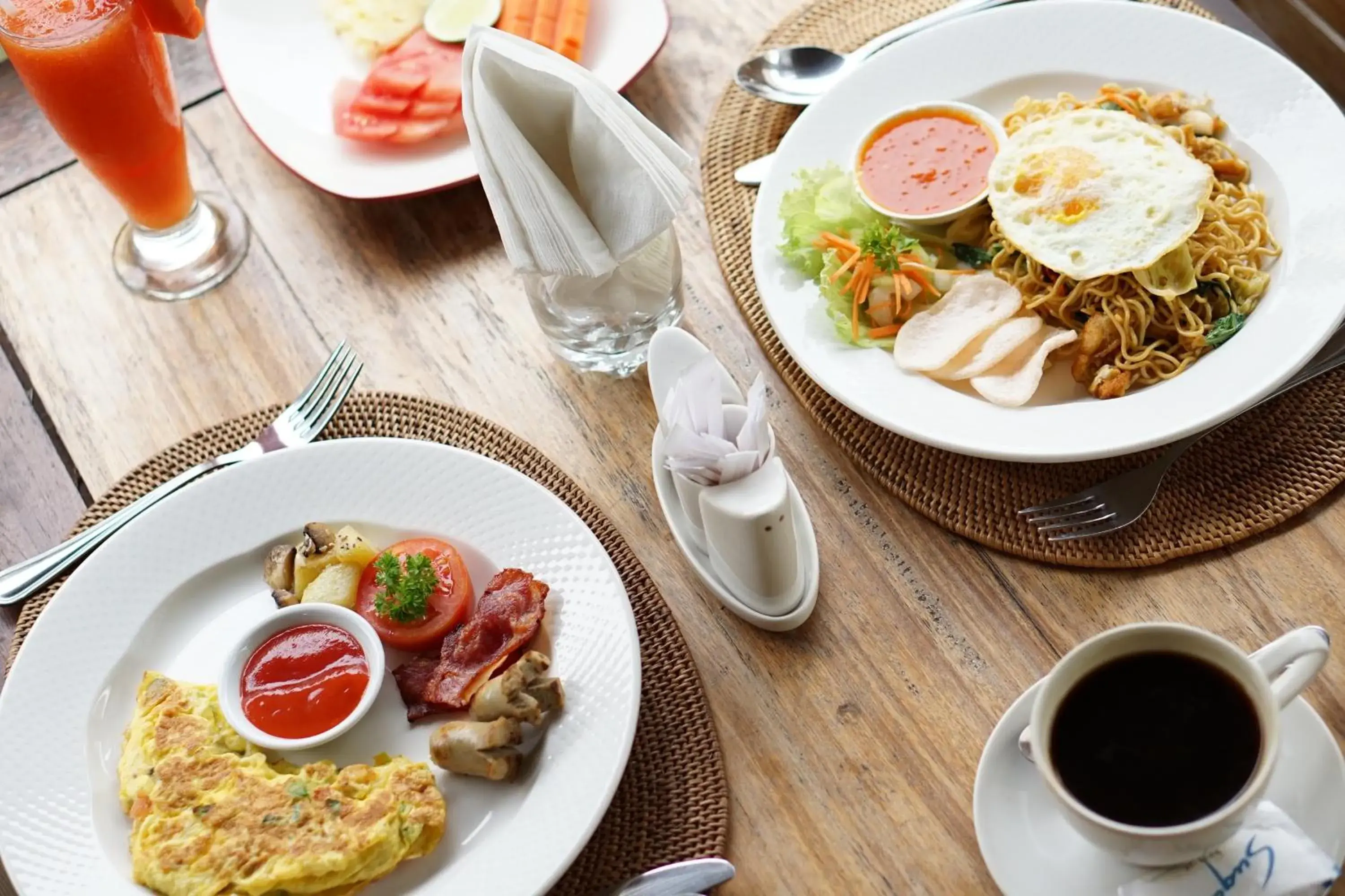 Breakfast, Lunch and Dinner in Tetirah Boutique Hotel