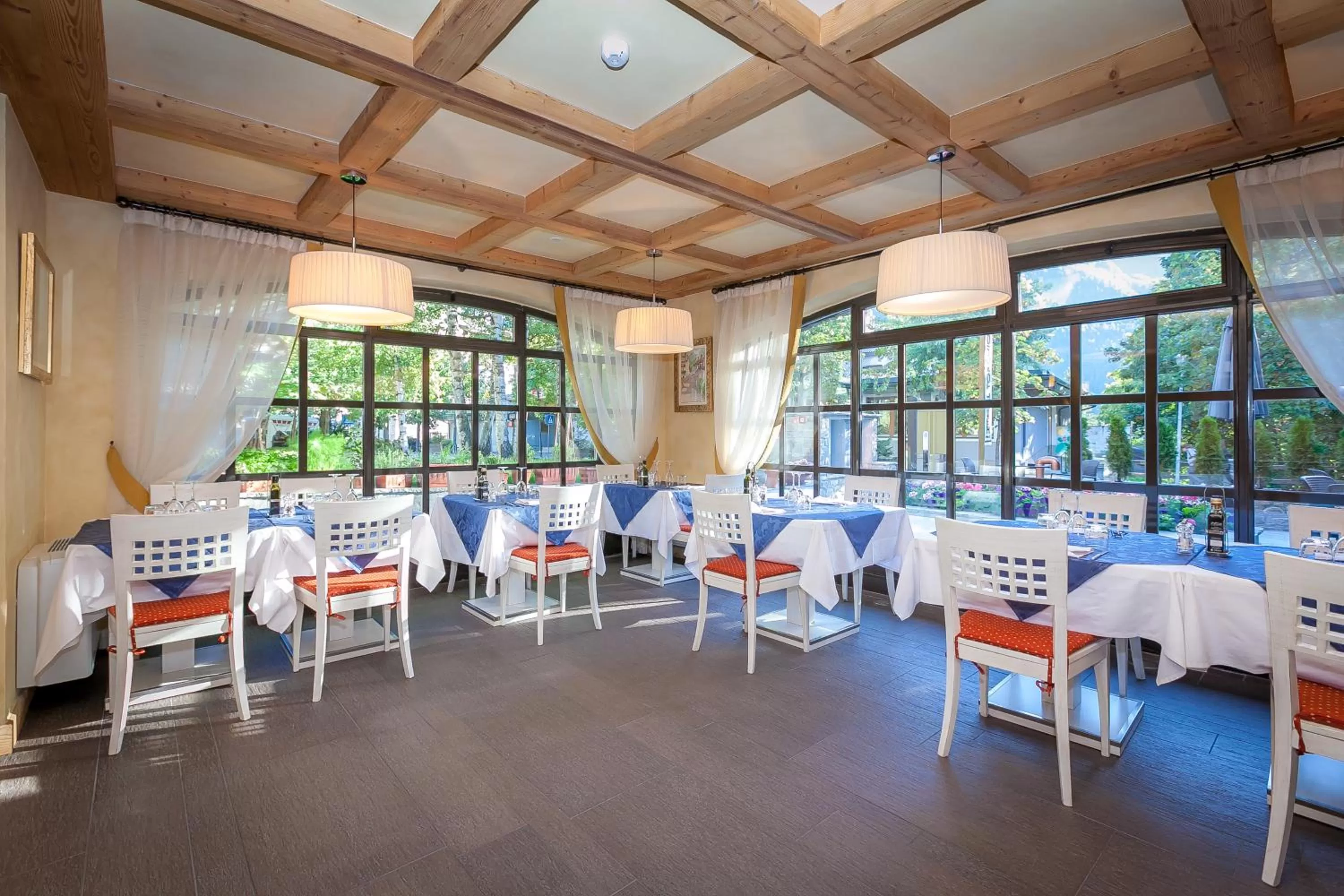 Restaurant/places to eat in Hotel Lo Scoiattolo