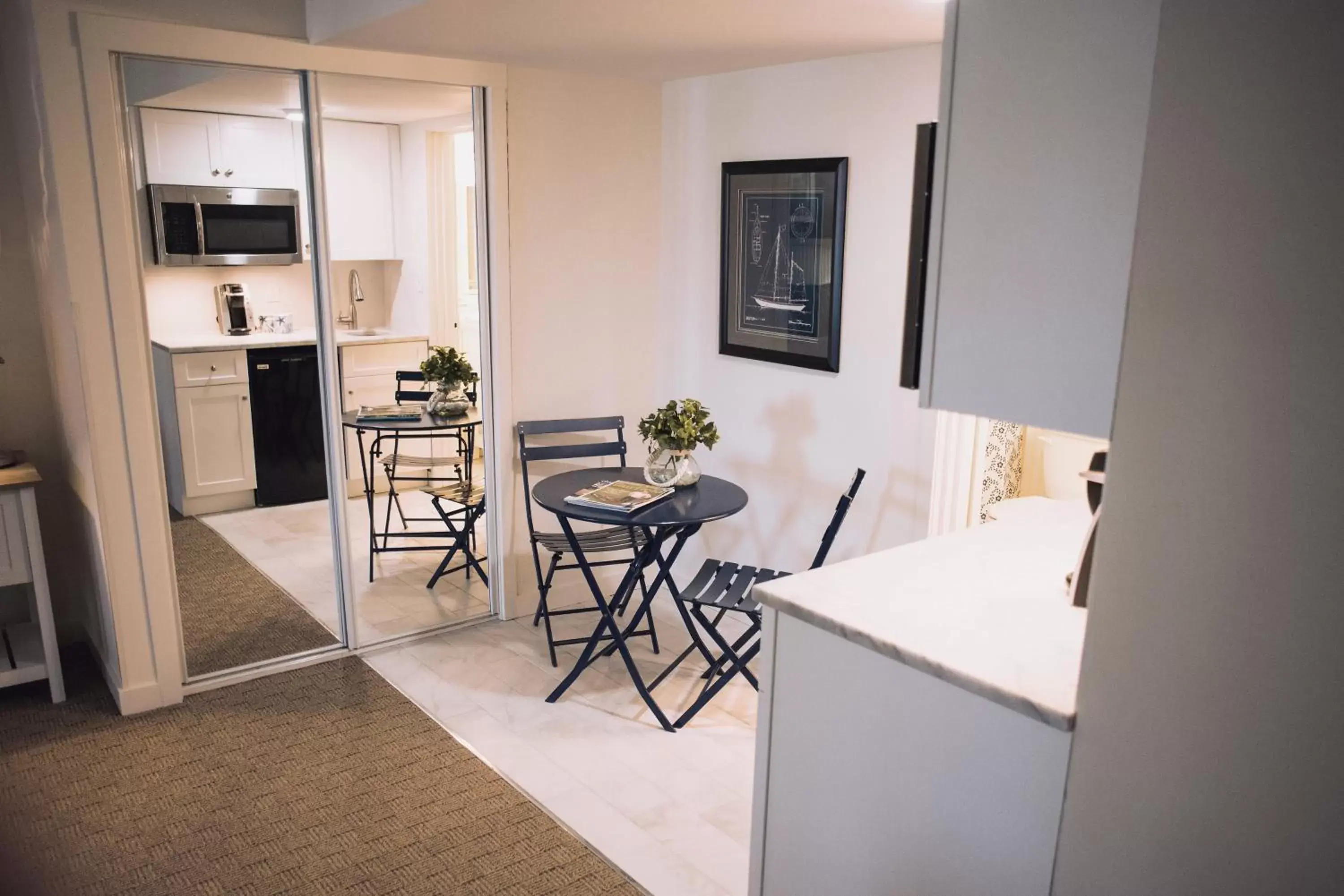 Bedroom, Dining Area in Circle Hotel Fairfield